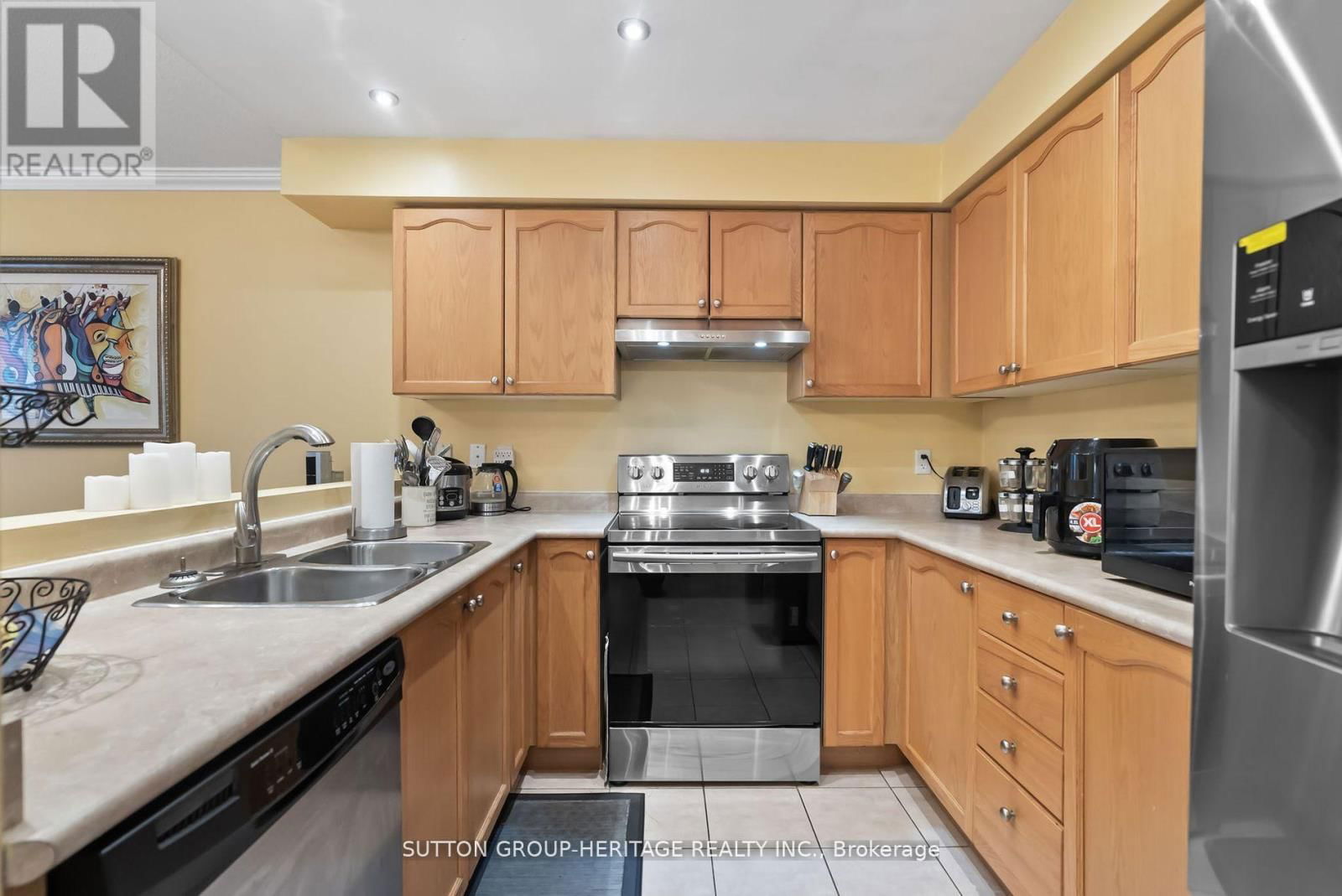 3 ANGIER CRESCENT Image 20