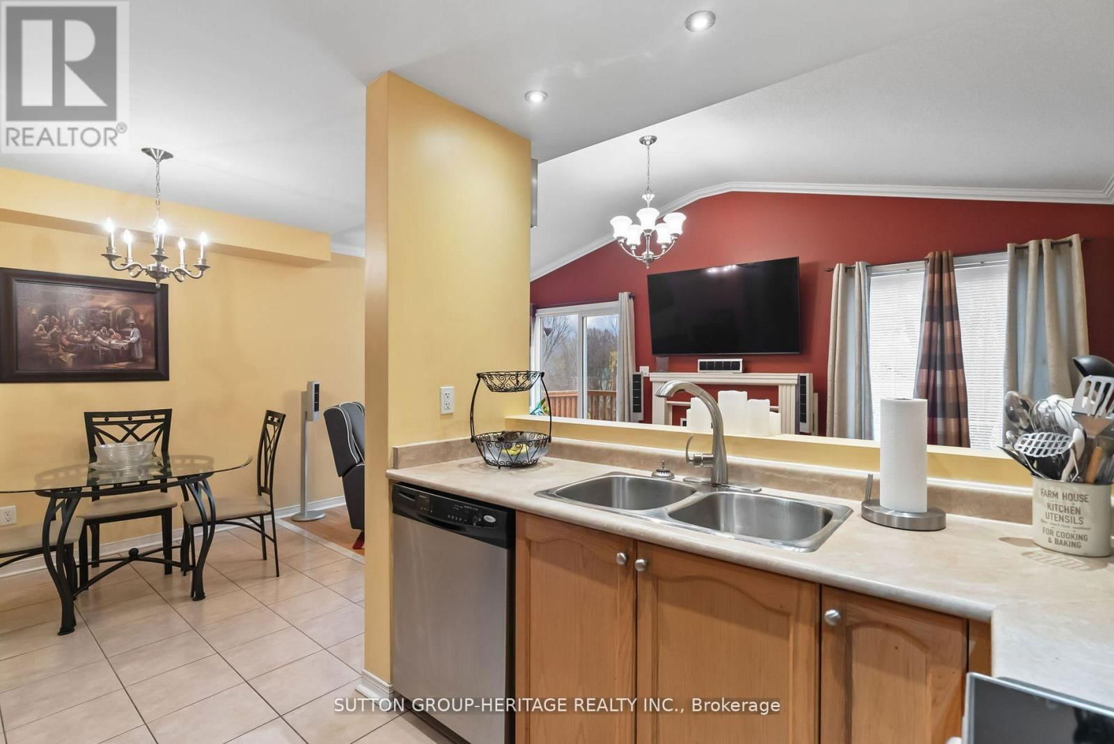 3 ANGIER CRESCENT Image 22