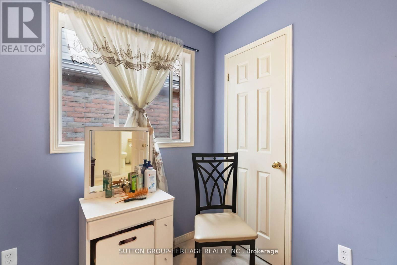 3 ANGIER CRESCENT Image 38