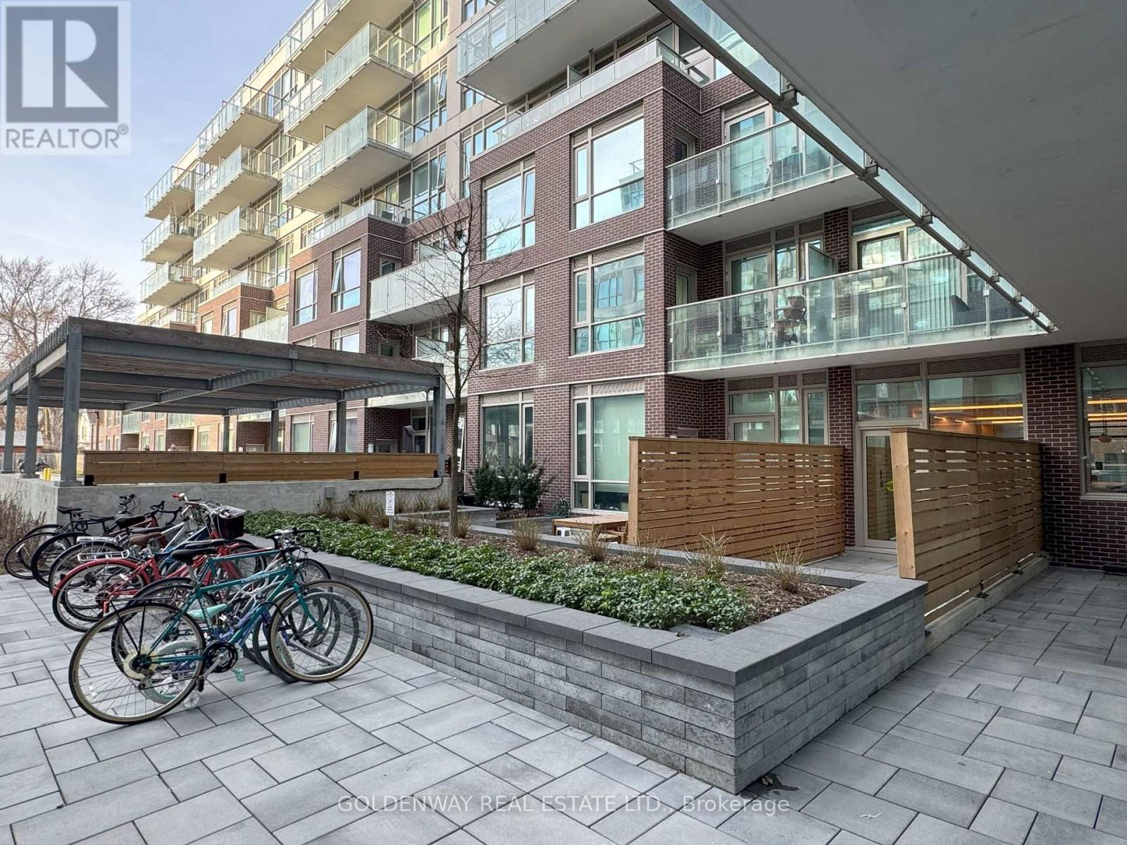 541 - 150 LOGAN AVENUE Image 23