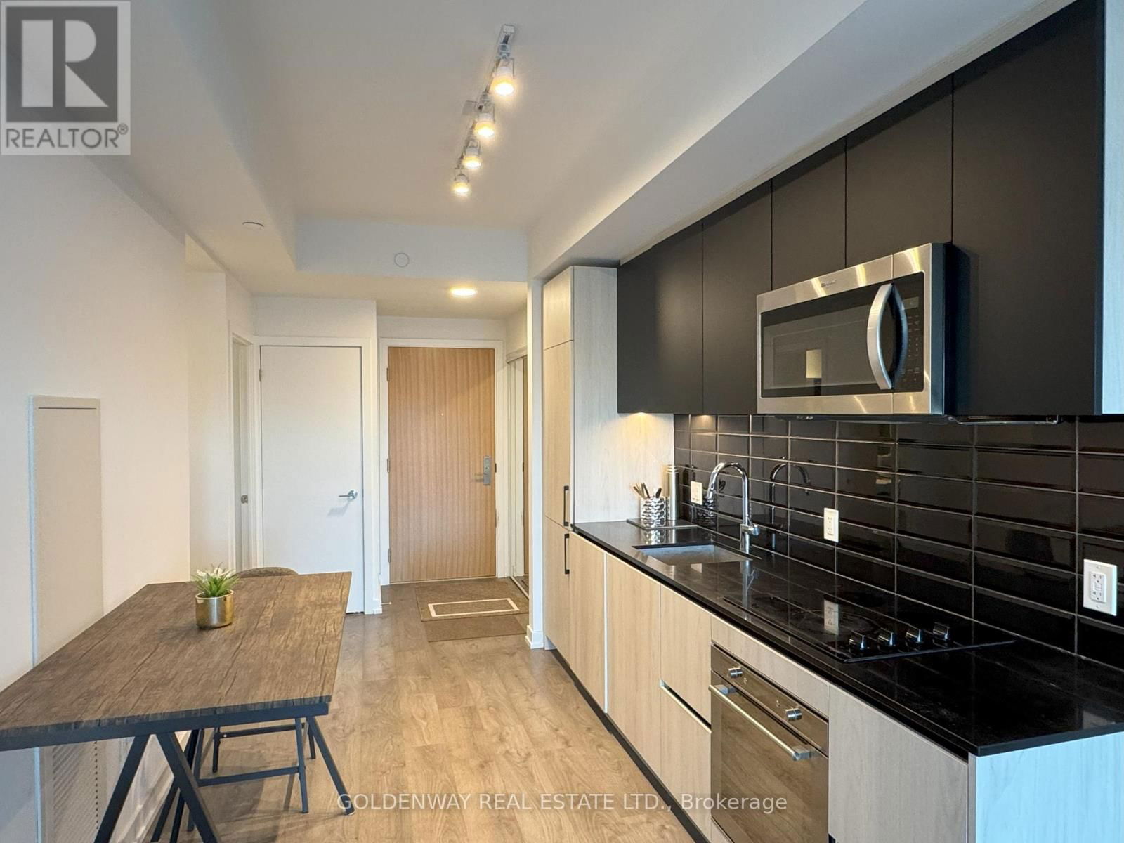 541 - 150 LOGAN AVENUE Image 8