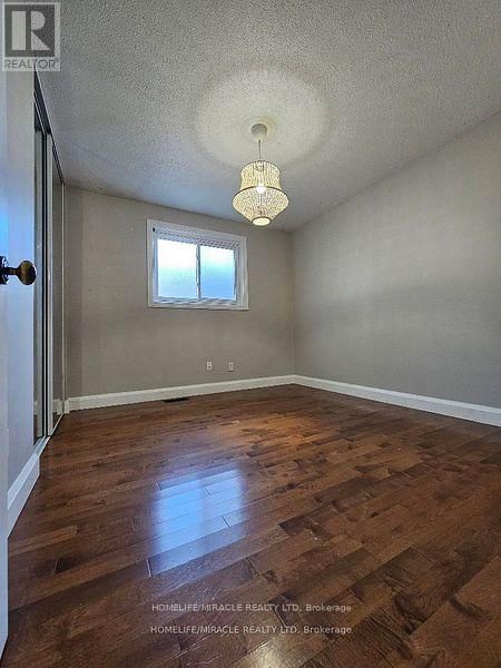 Main - 37 HARLAND CRESCENT Image 14