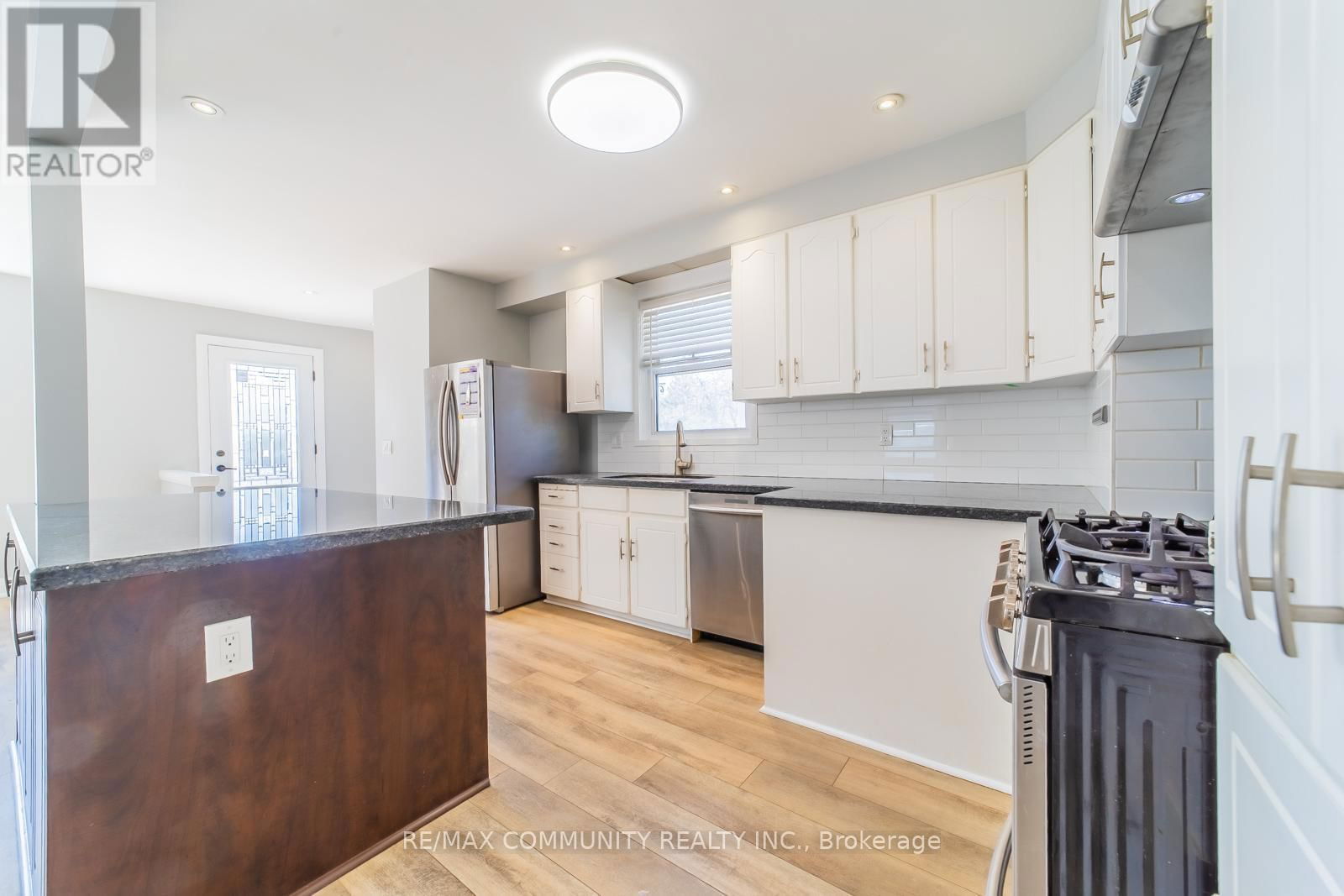 MAIN - 28 BENHUR CRESCENT Image 15