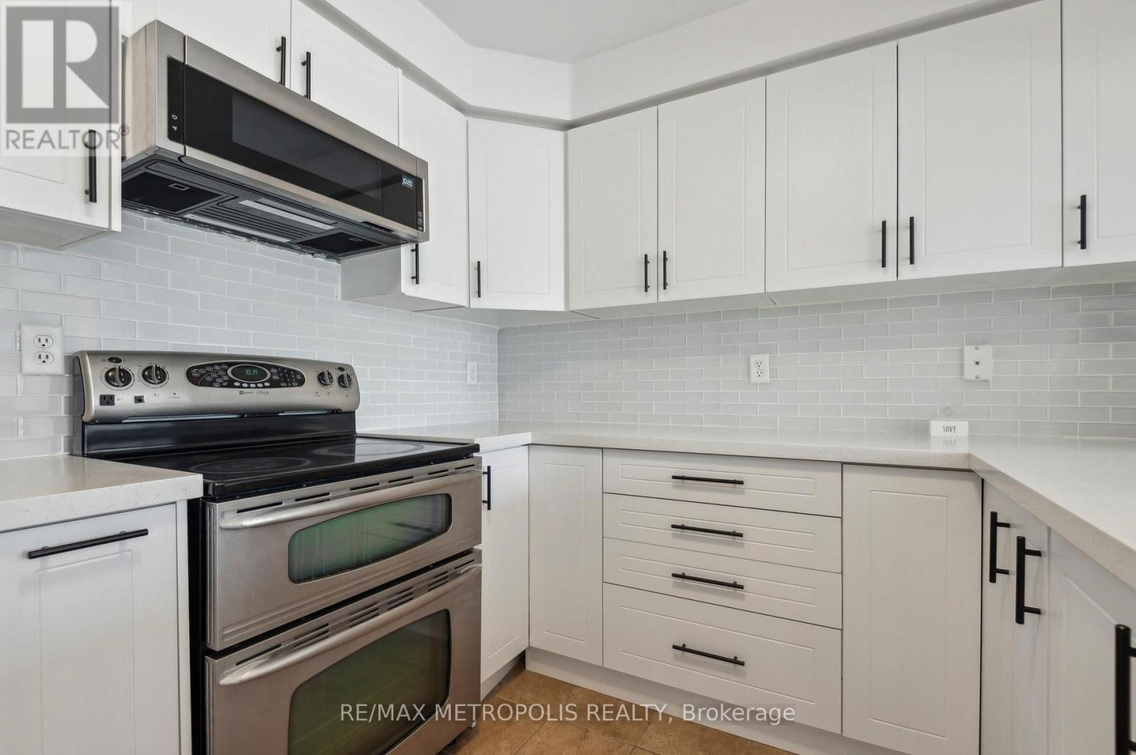 54 HOWE AVENUE Image 14