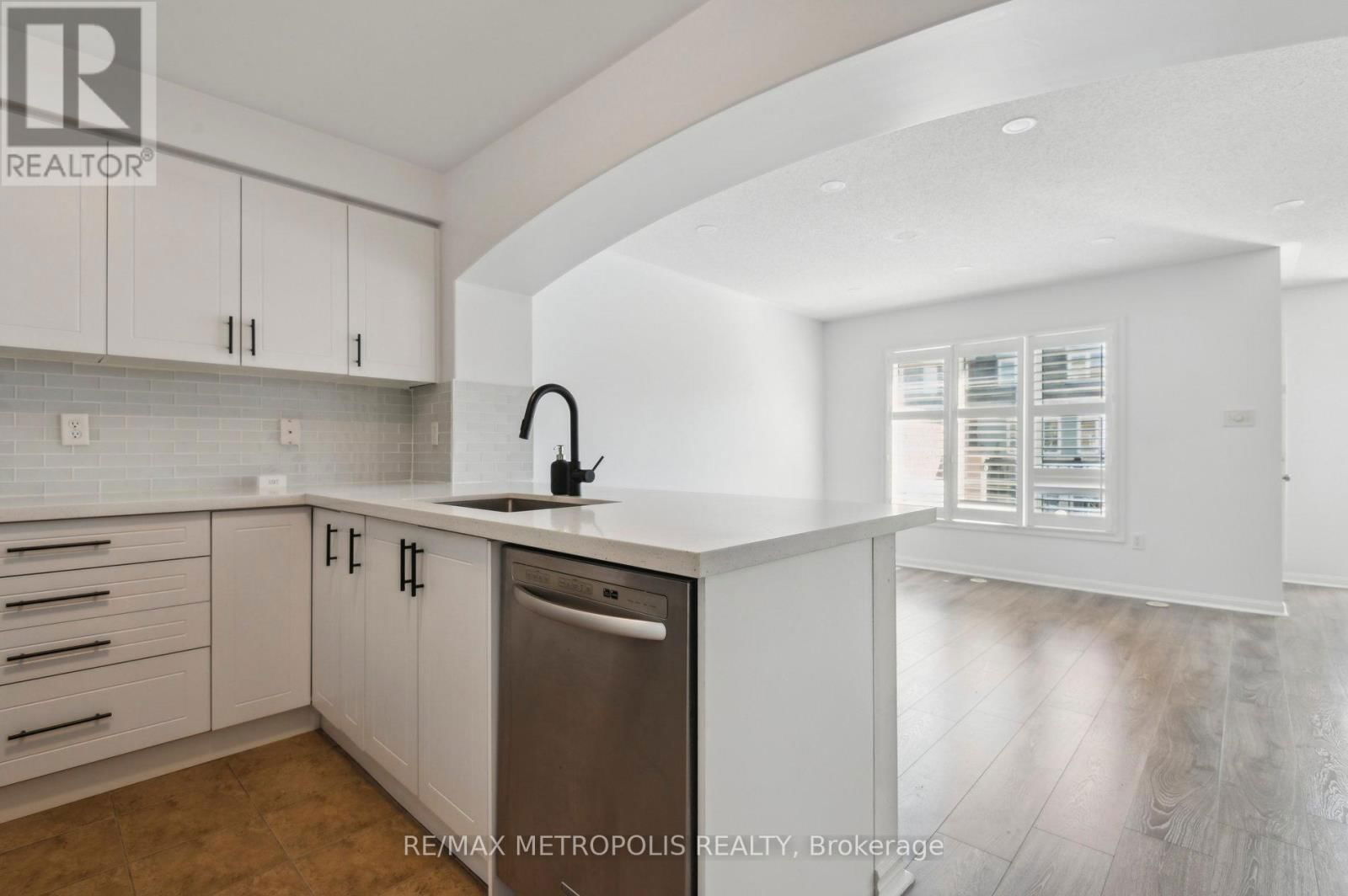 54 HOWE AVENUE Image 15