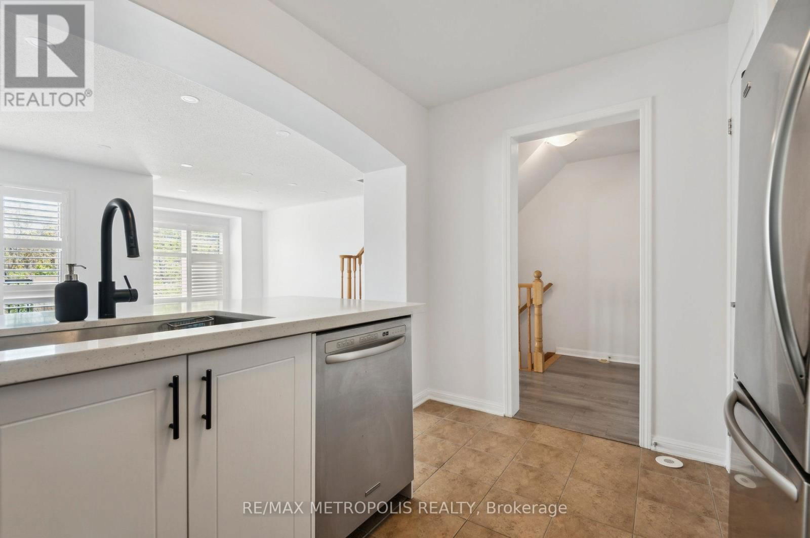 54 HOWE AVENUE Image 16