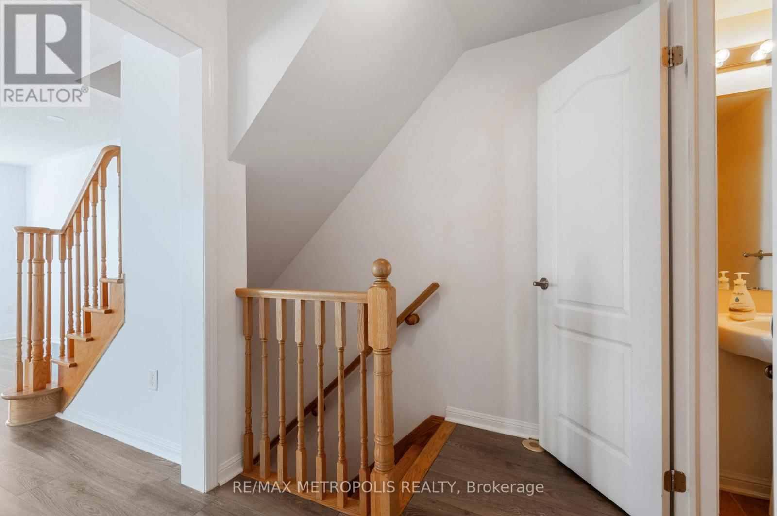 54 HOWE AVENUE Image 8