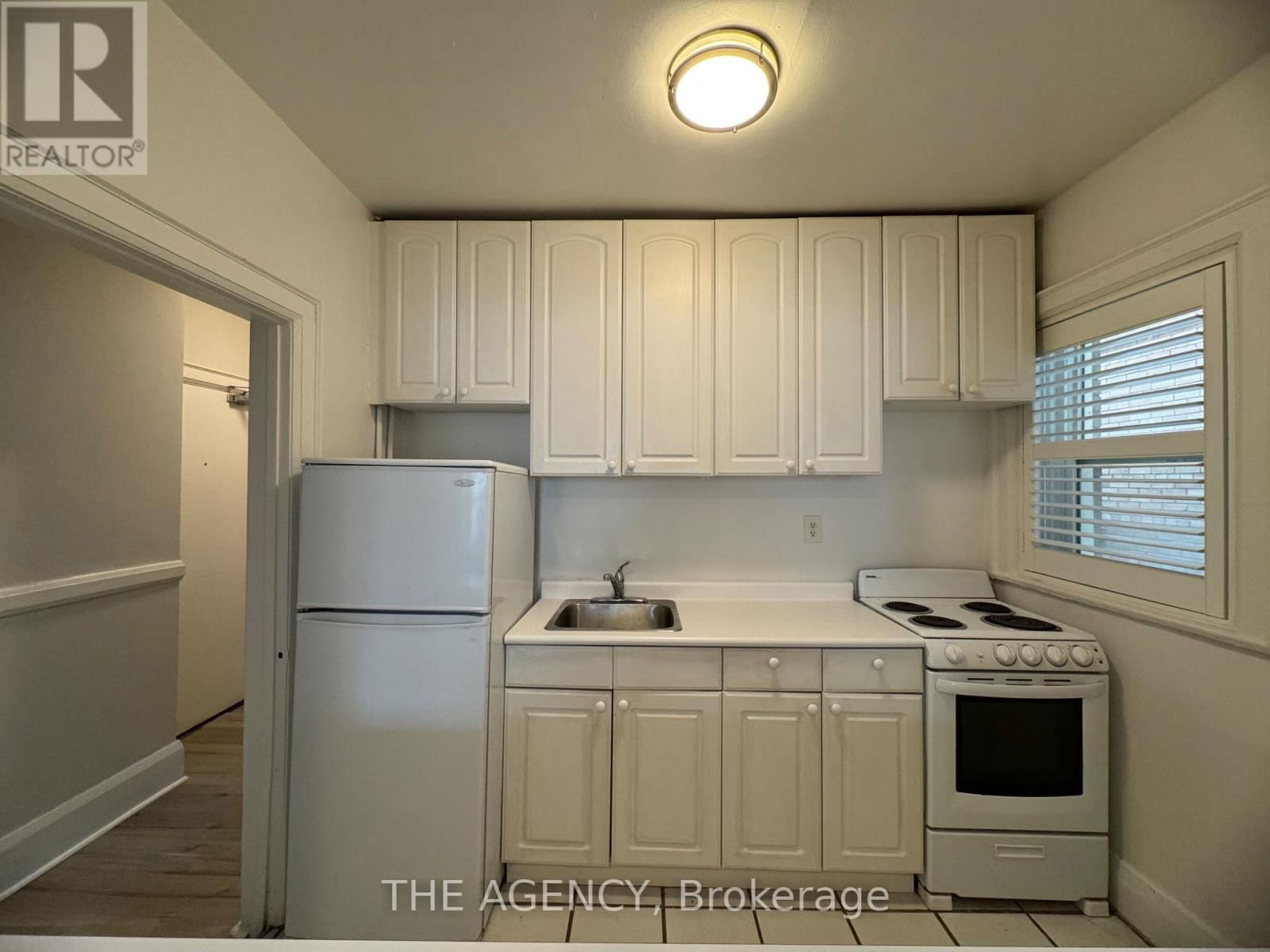 2 - 846 BROADVIEW AVENUE Image 3