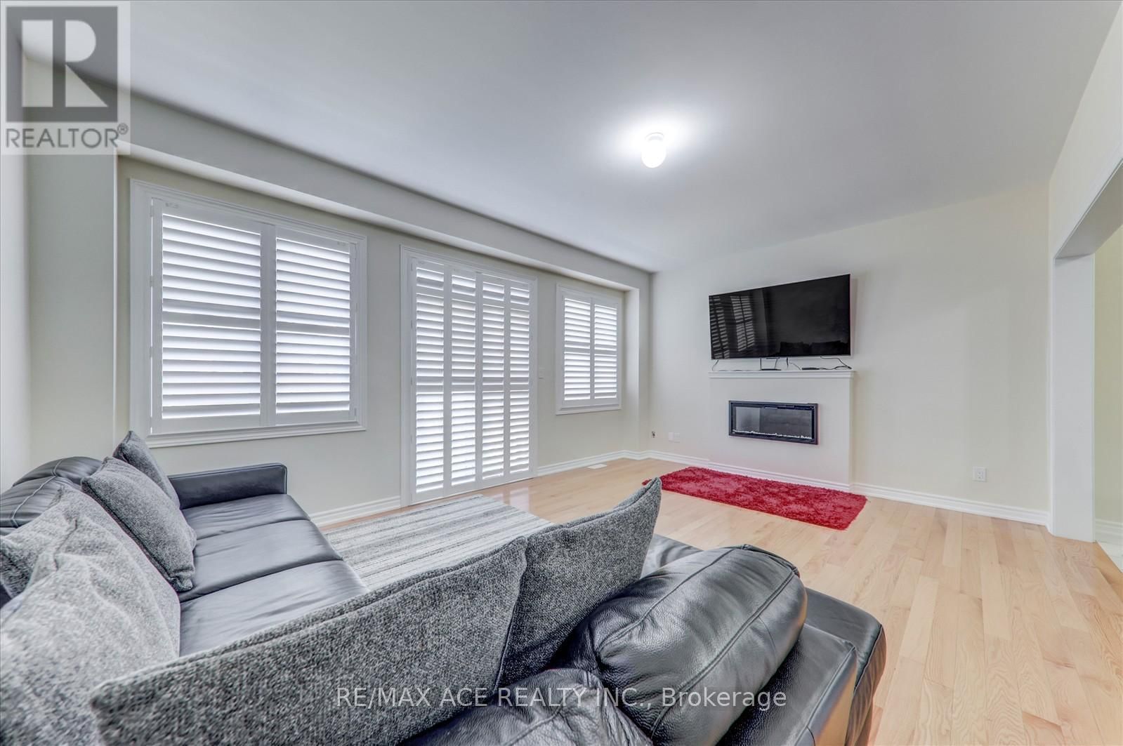 48 CLOSSON DRIVE Image 17