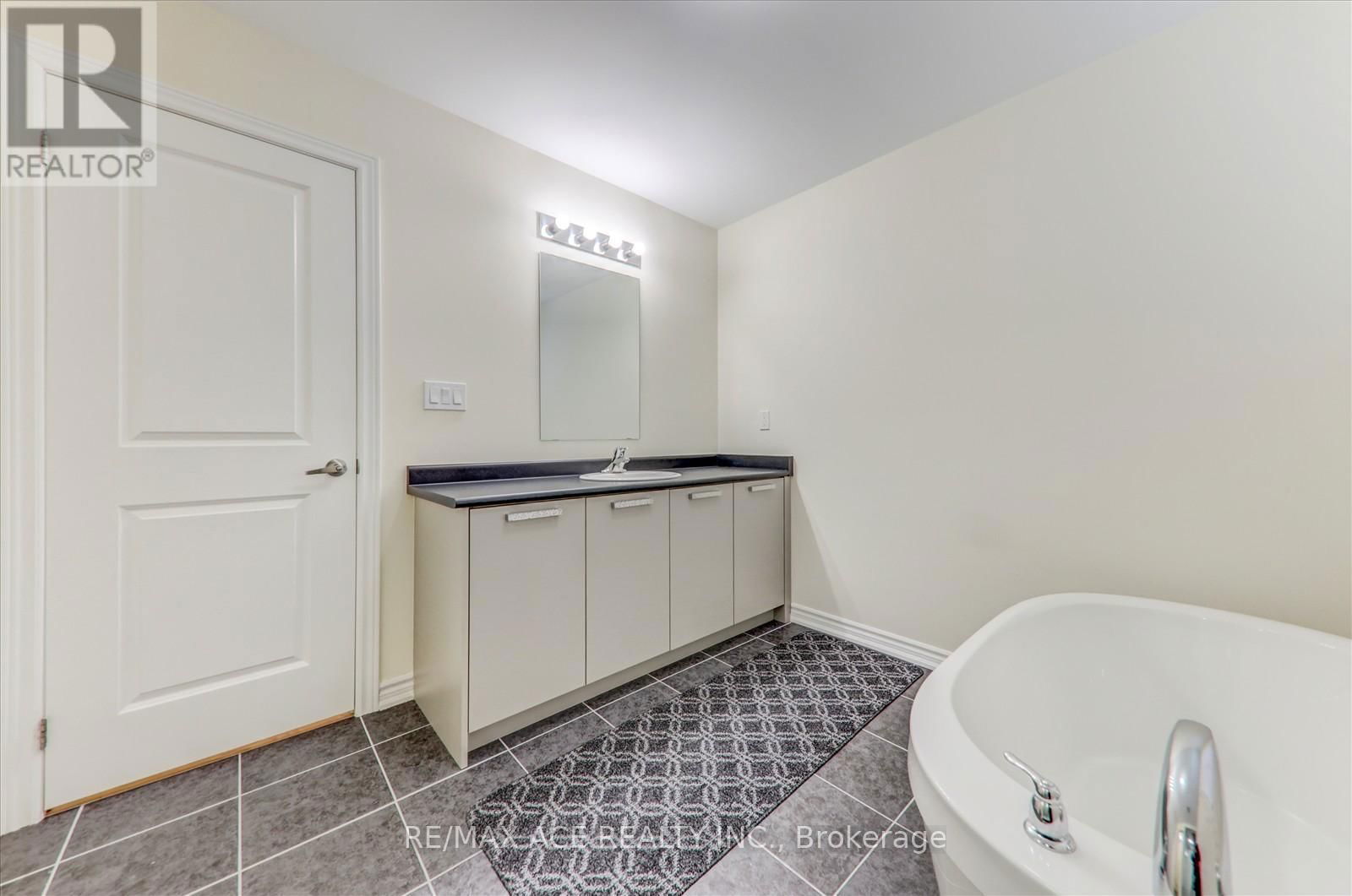48 CLOSSON DRIVE Image 30
