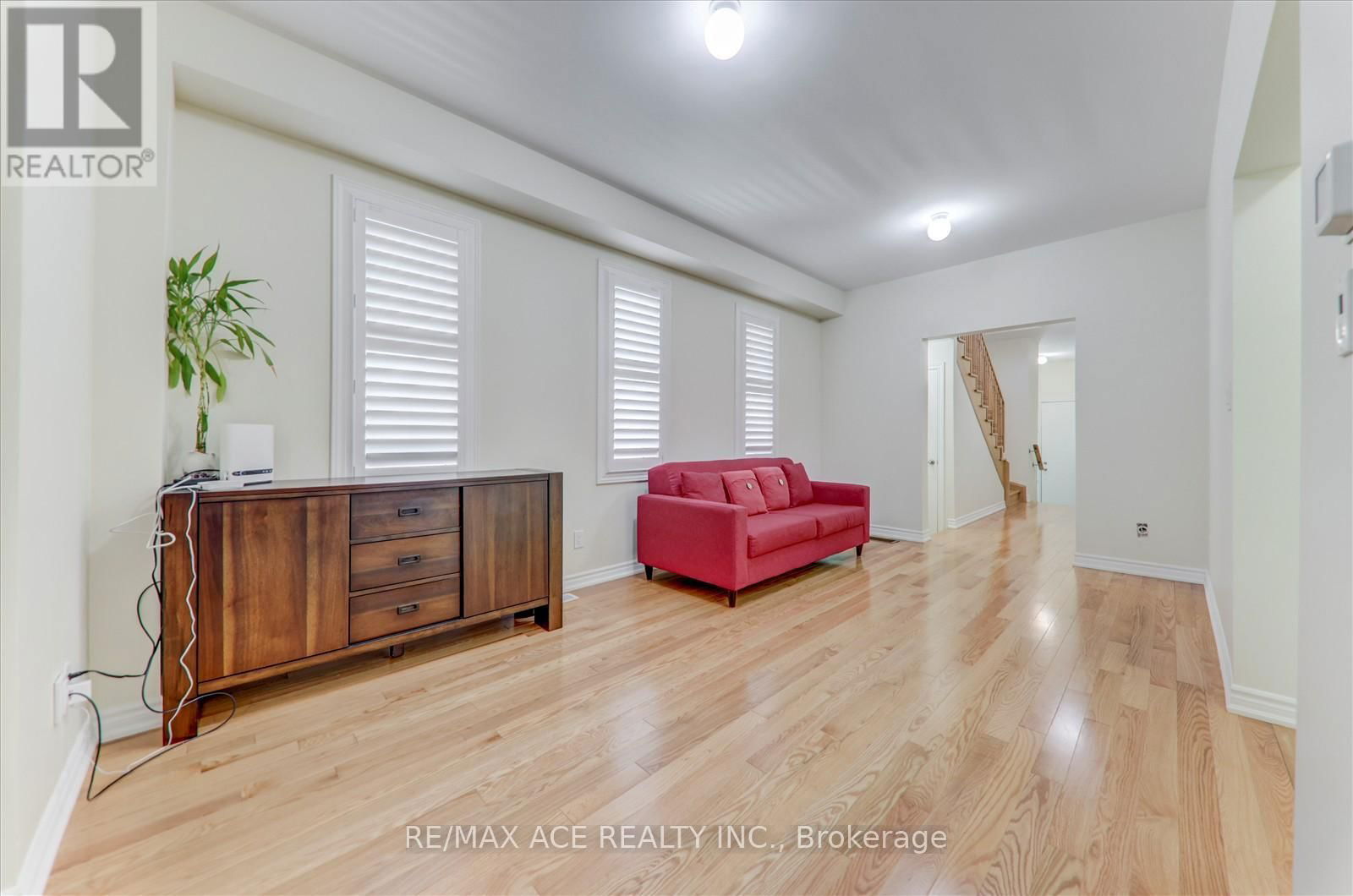 48 CLOSSON DRIVE Image 9