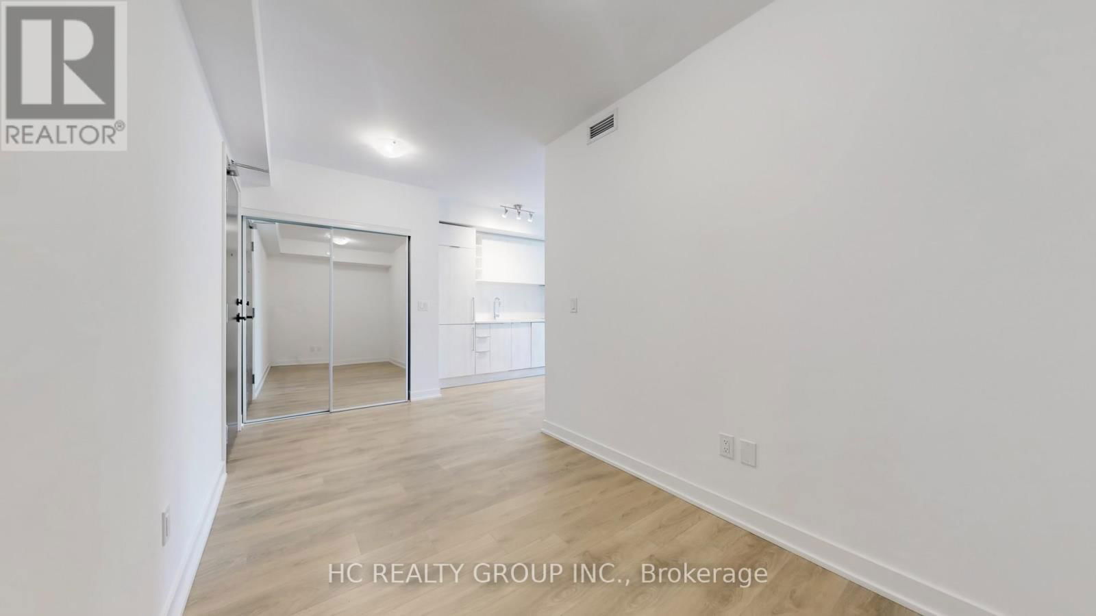 920 - 2031 KENNEDY ROAD Image 21