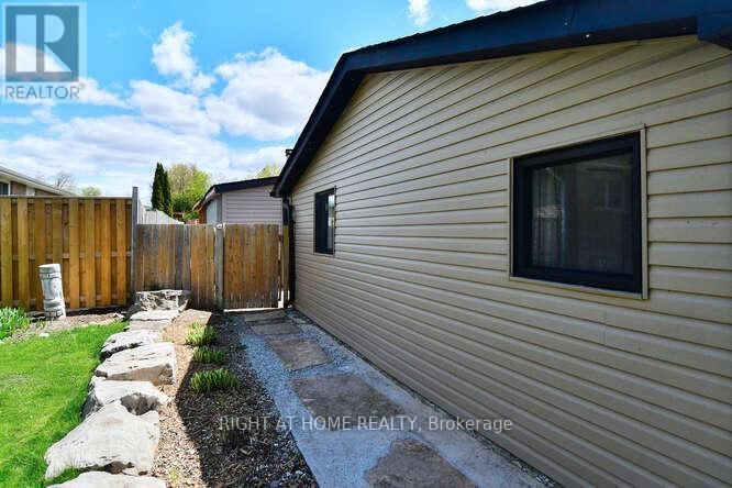 7 BAYVIEW CRESCENT Image 33