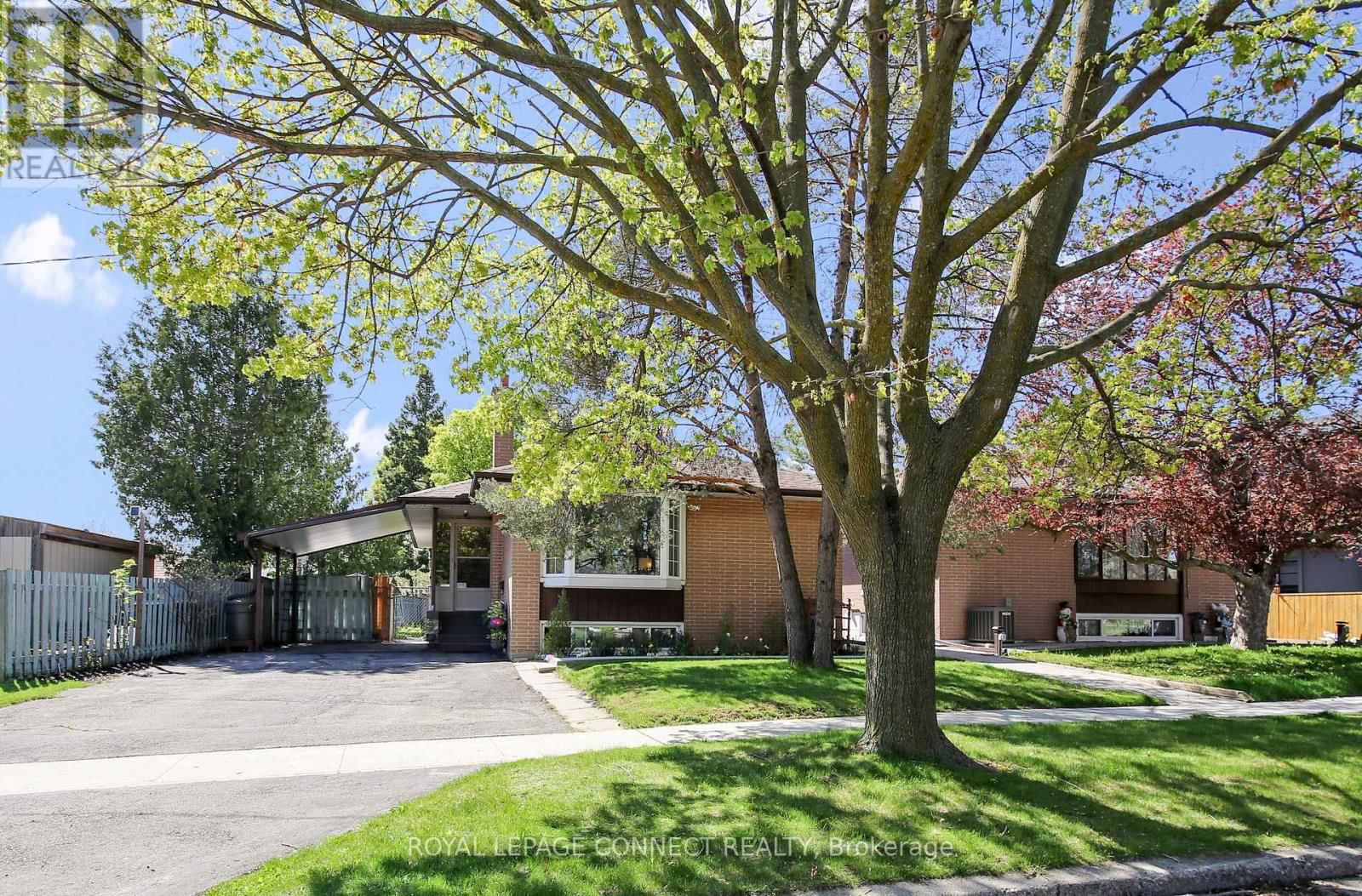 4 SUNDANCE CRESCENT Image 1