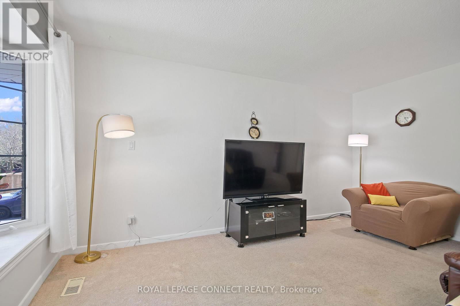 4 SUNDANCE CRESCENT Image 10