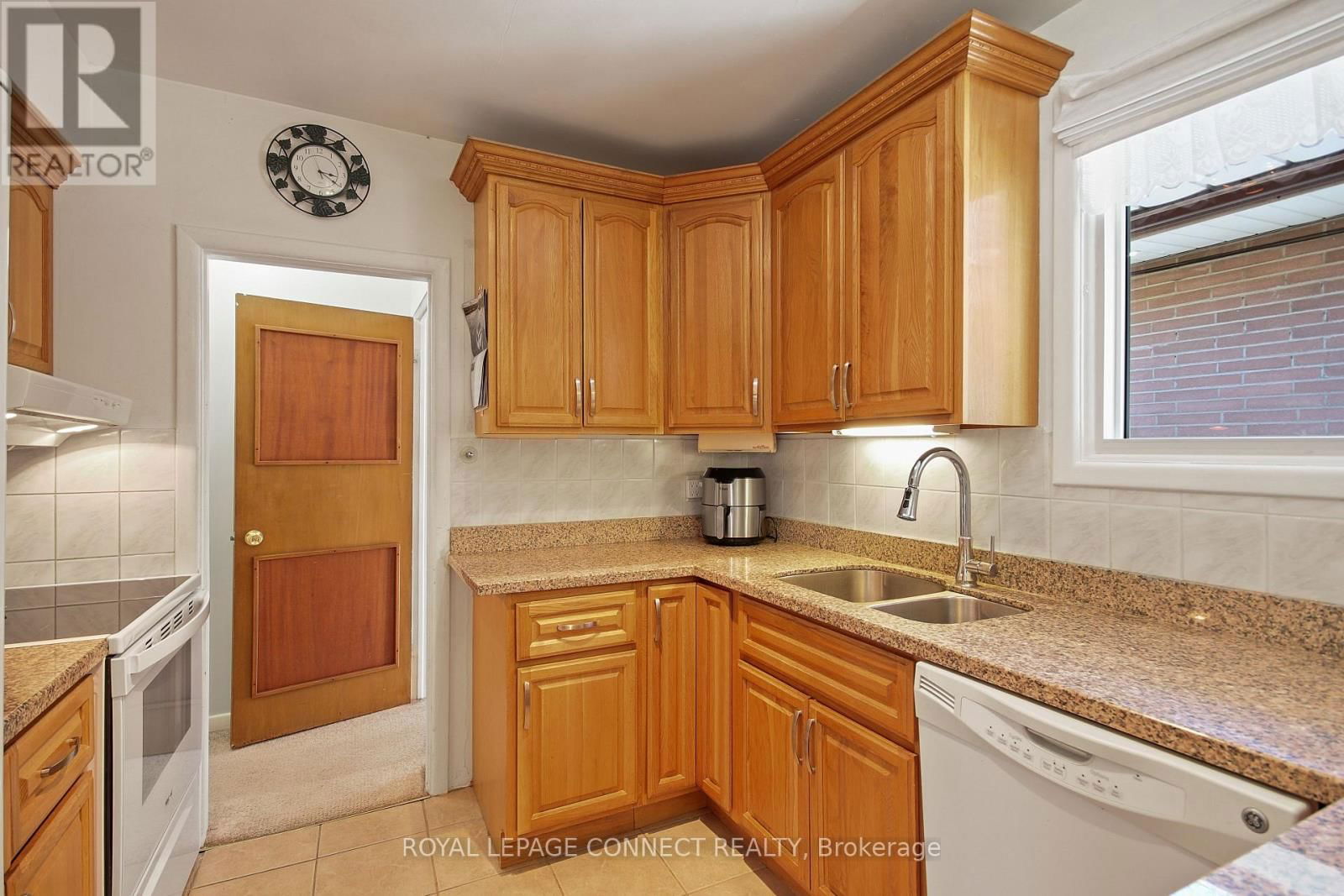 4 SUNDANCE CRESCENT Image 13