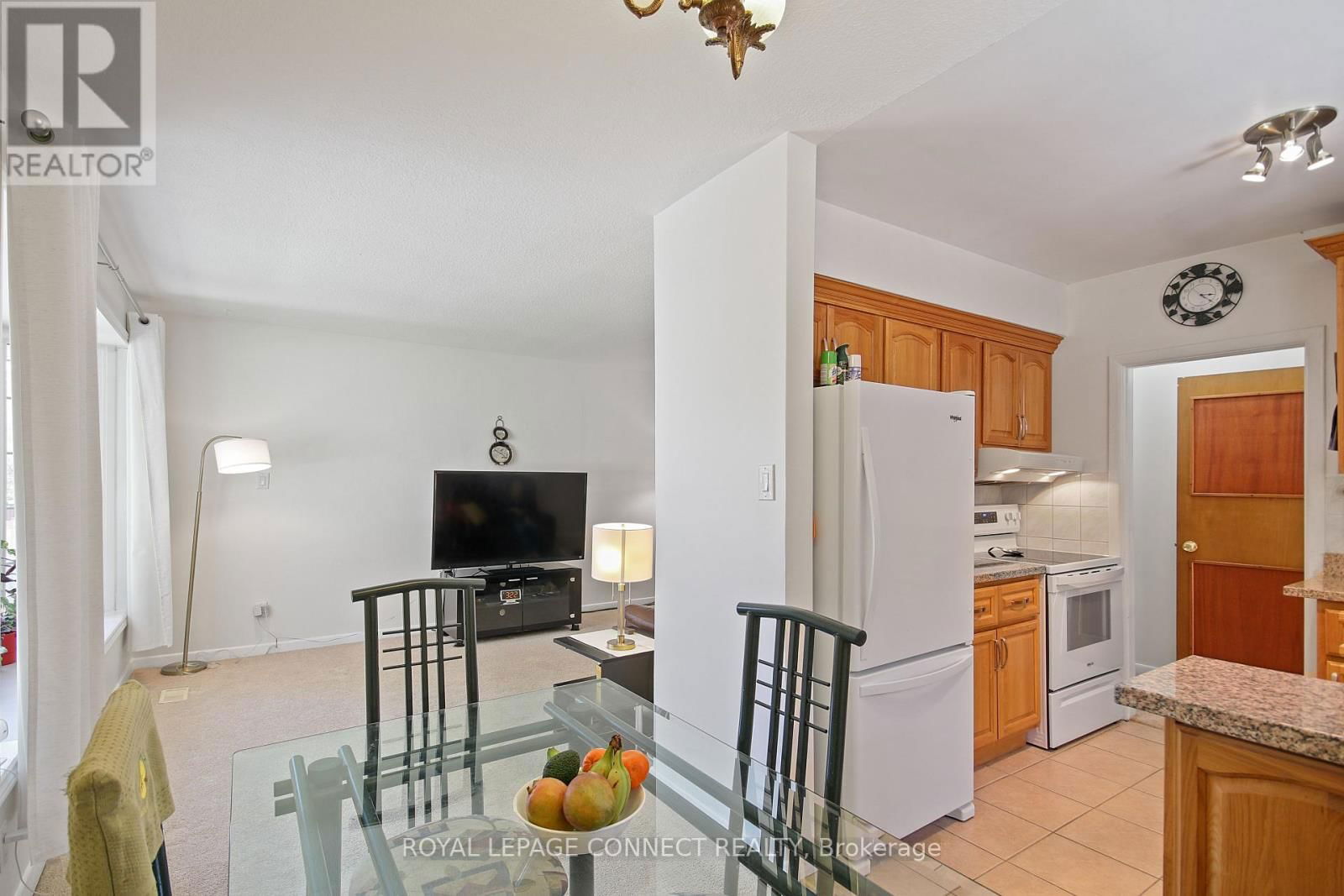 4 SUNDANCE CRESCENT Image 16