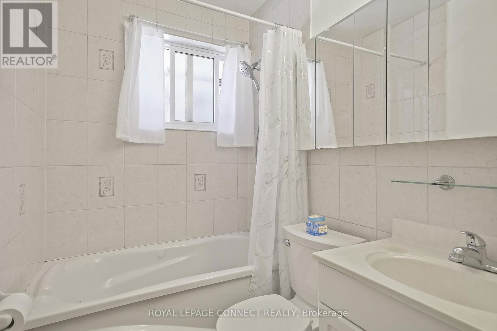 4 SUNDANCE CRESCENT Image 29