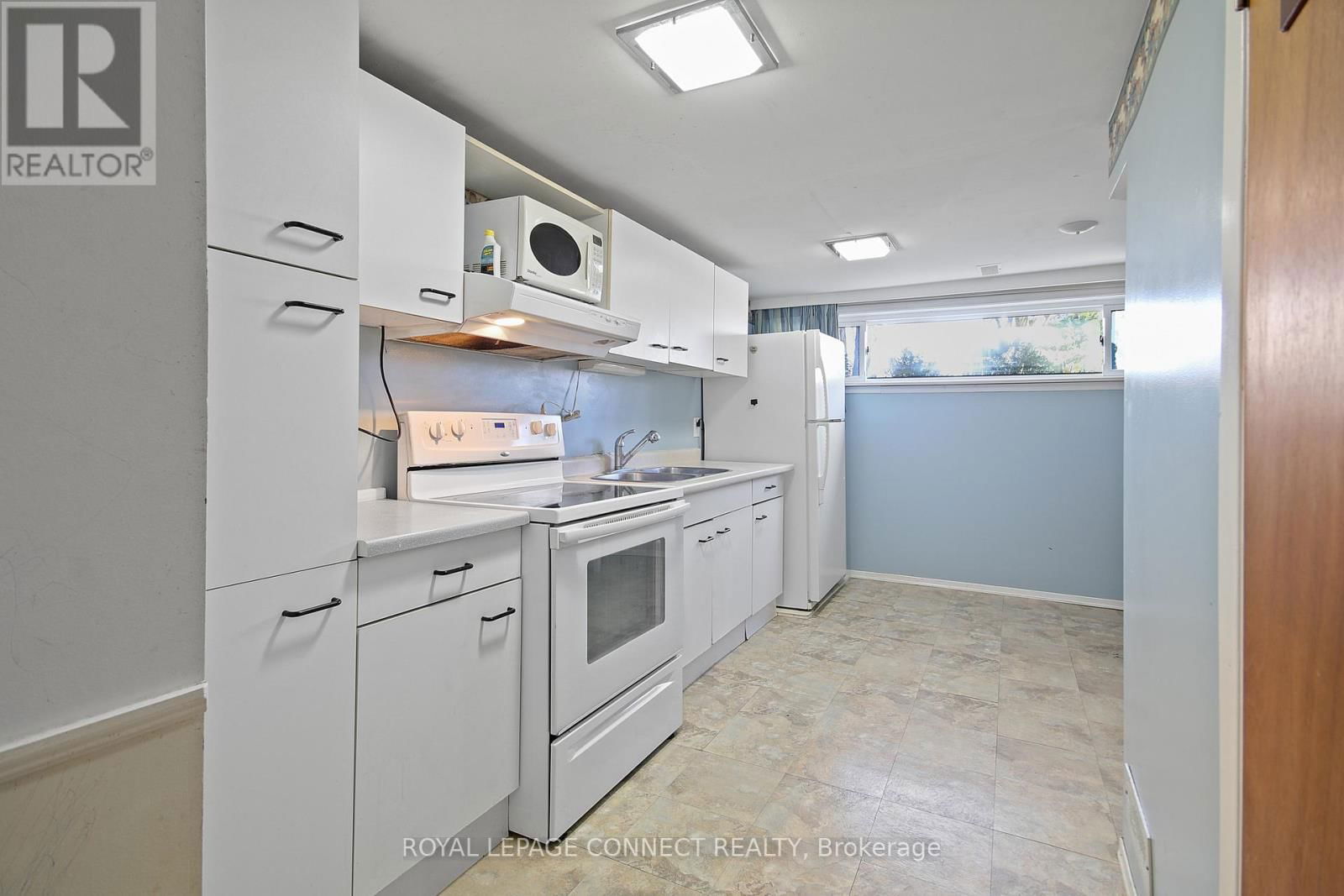 4 SUNDANCE CRESCENT Image 30