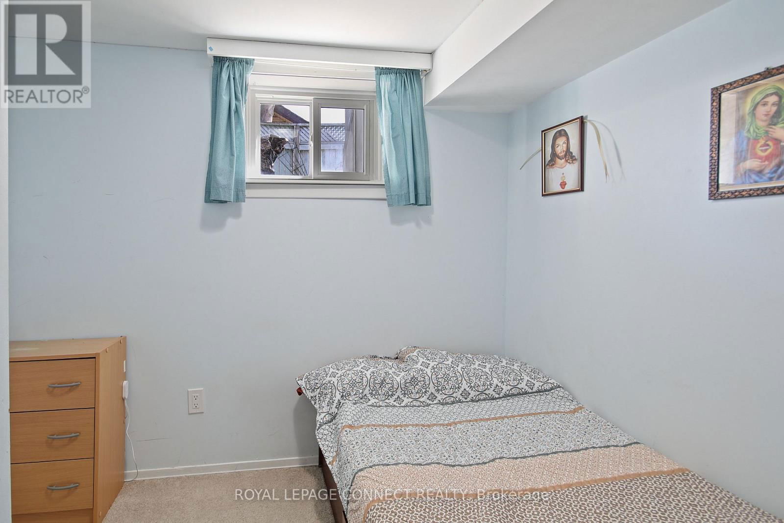4 SUNDANCE CRESCENT Image 36