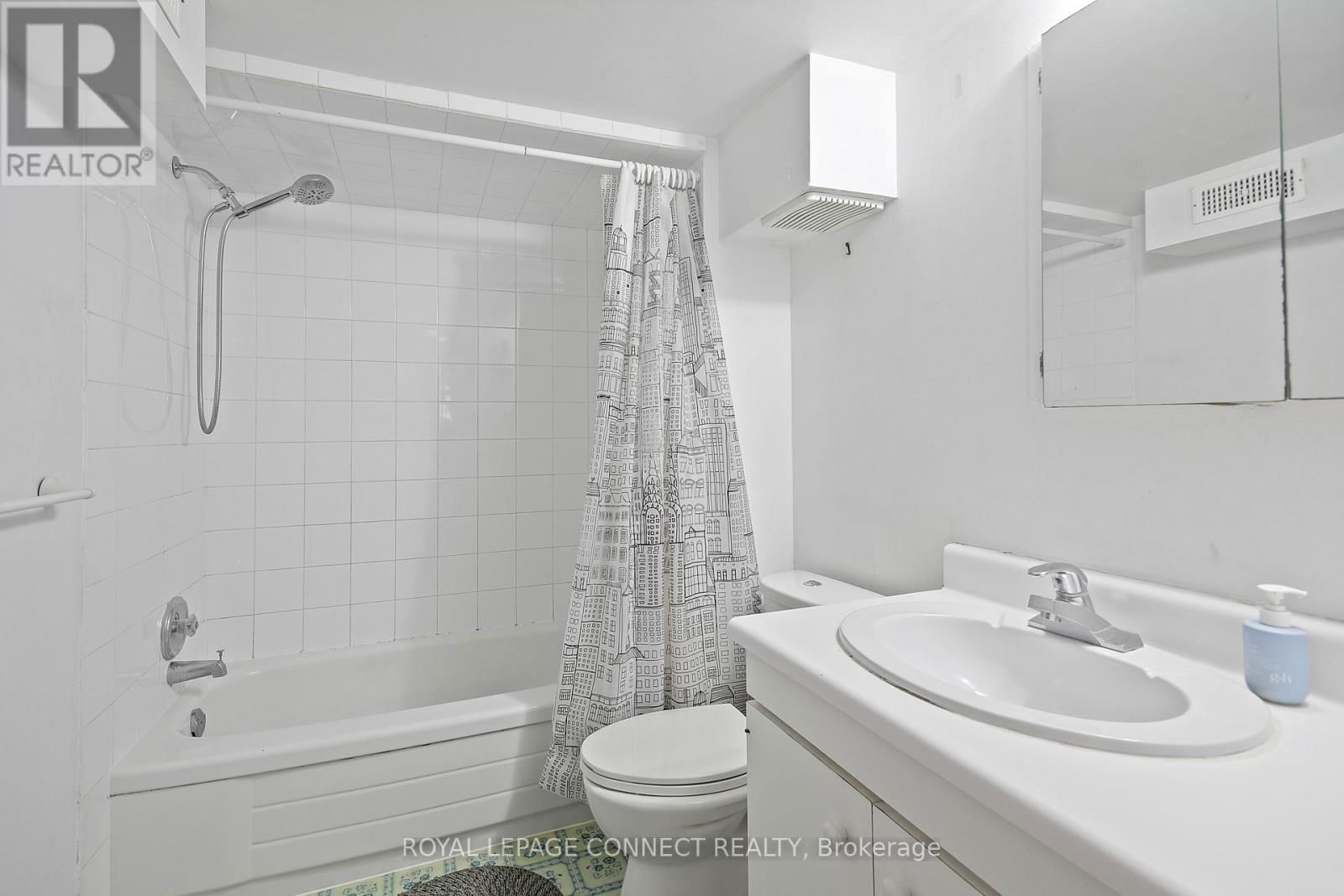 4 SUNDANCE CRESCENT Image 37