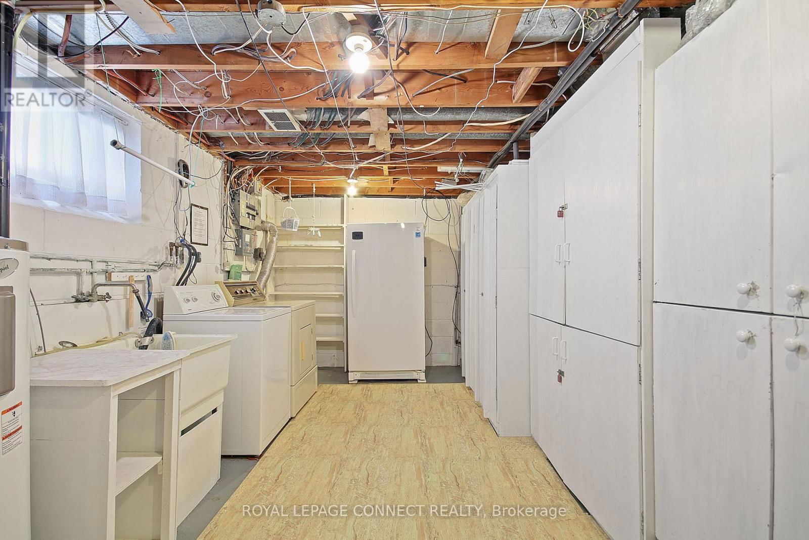 4 SUNDANCE CRESCENT Image 38
