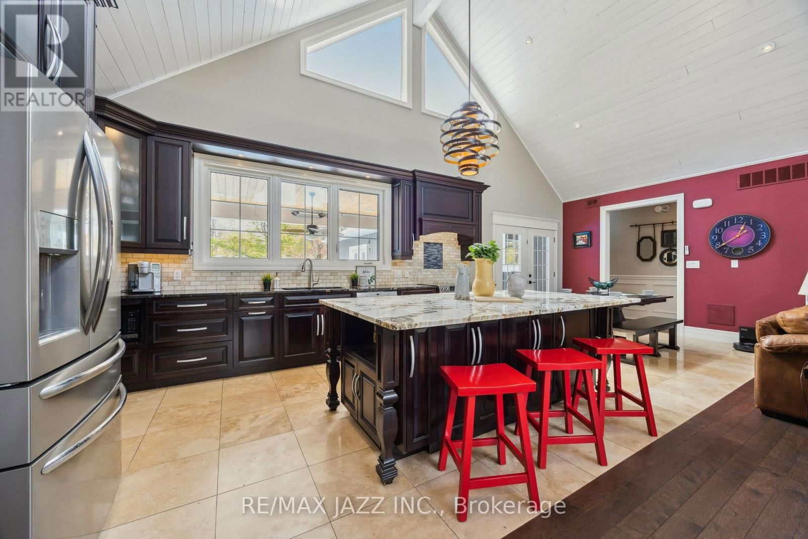 325 MAINE STREET Image 12