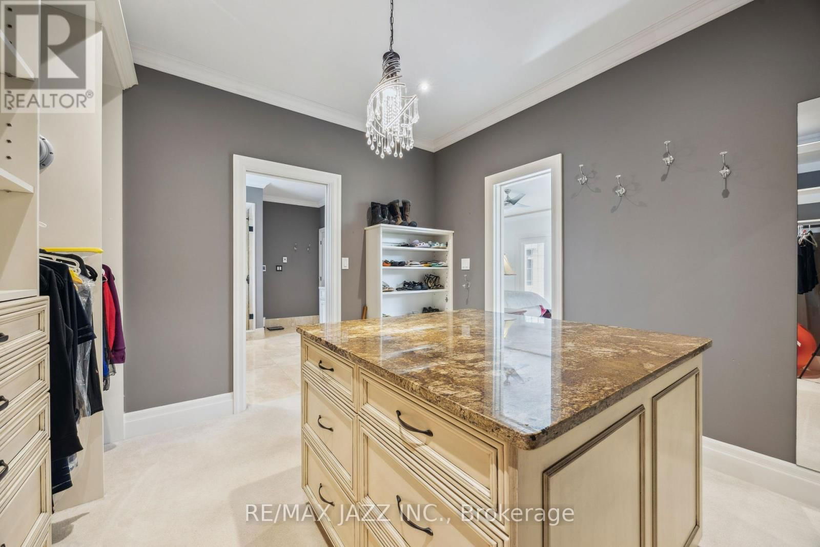 325 MAINE STREET Image 15