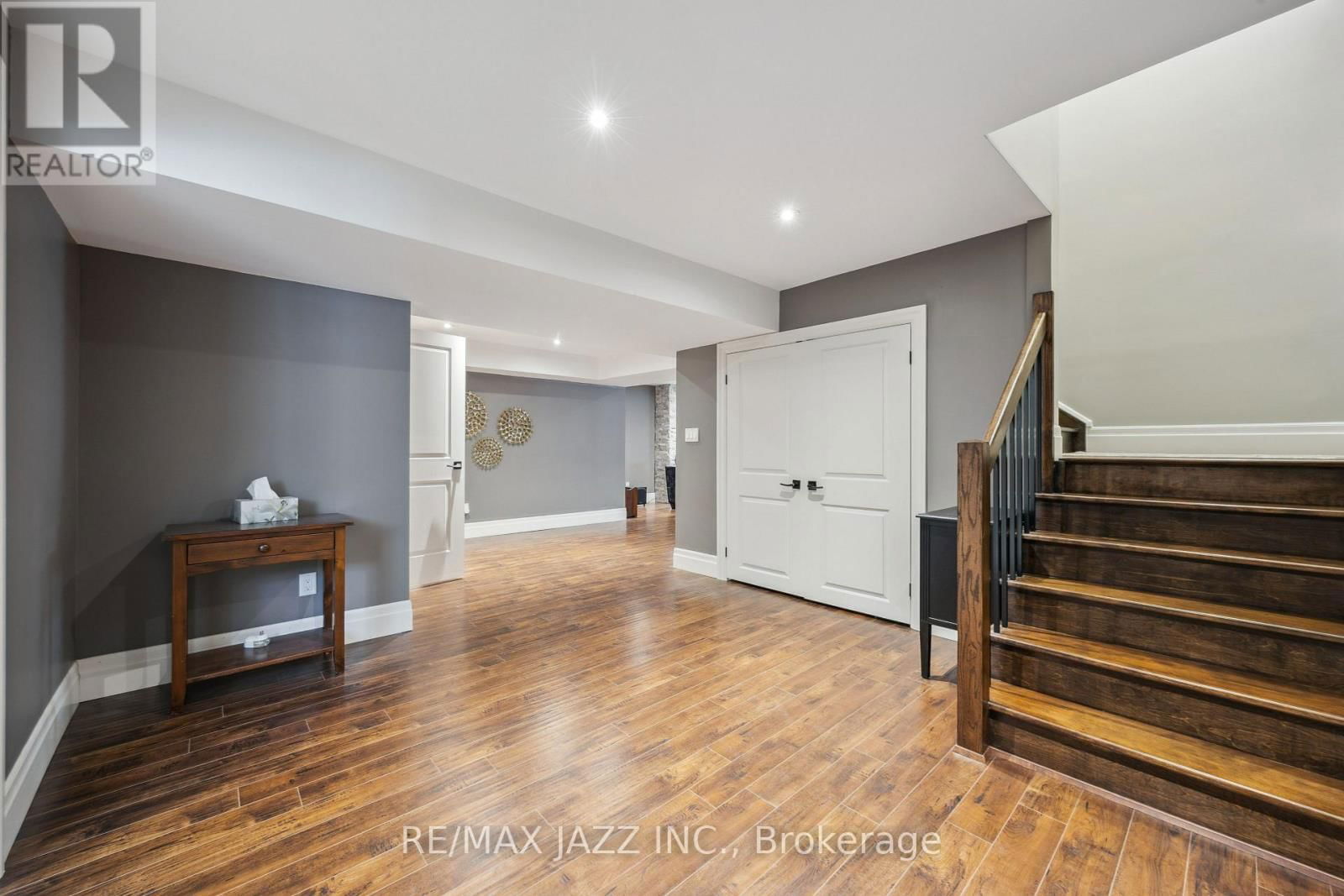 325 MAINE STREET Image 25