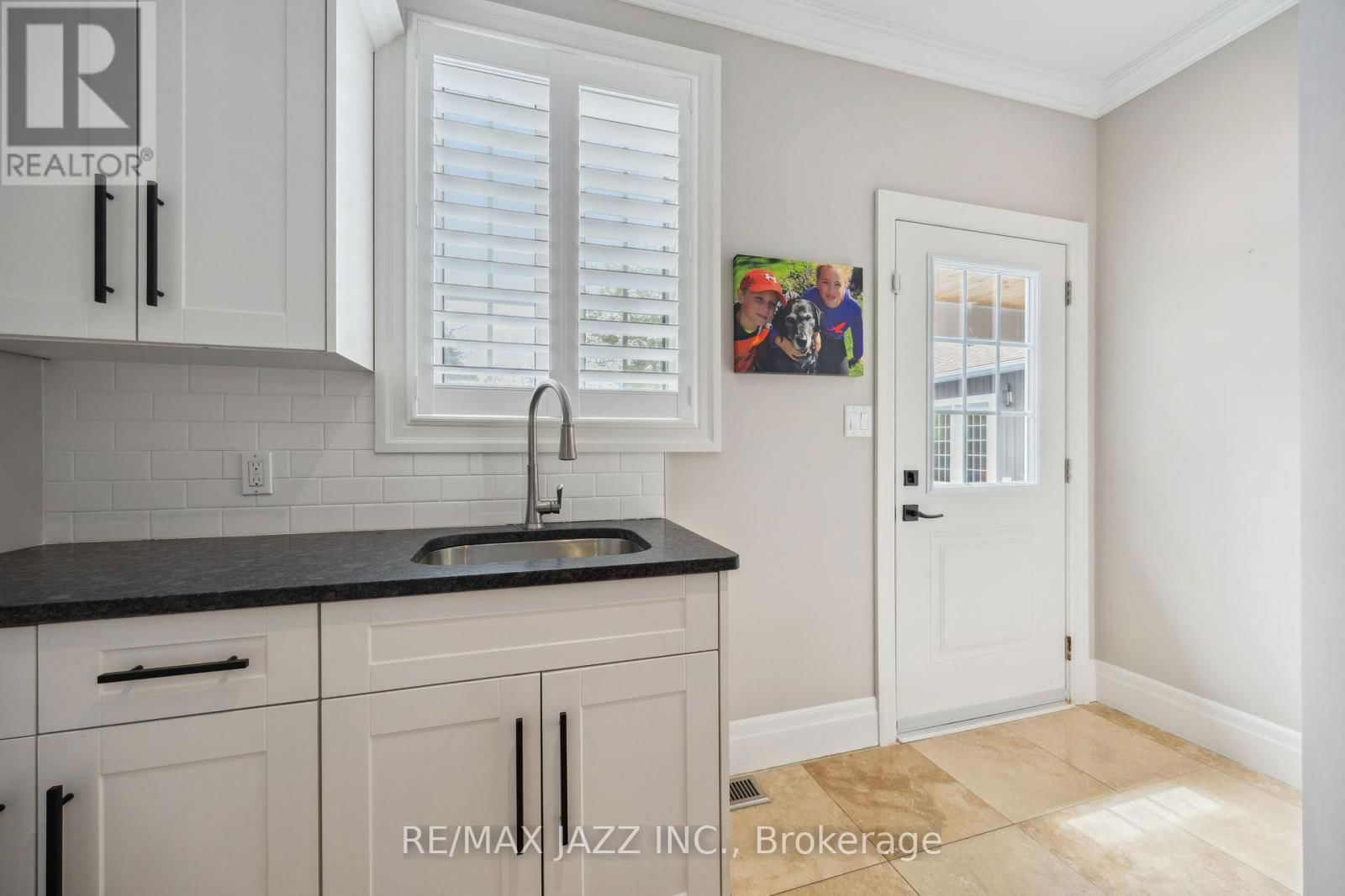 325 MAINE STREET Image 34