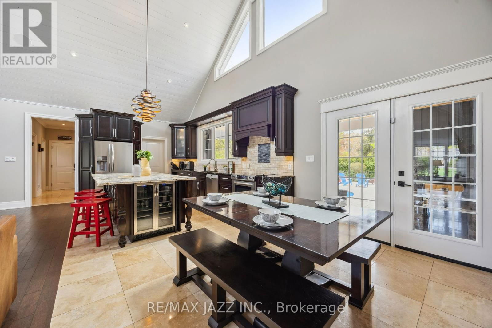 325 MAINE STREET Image 9