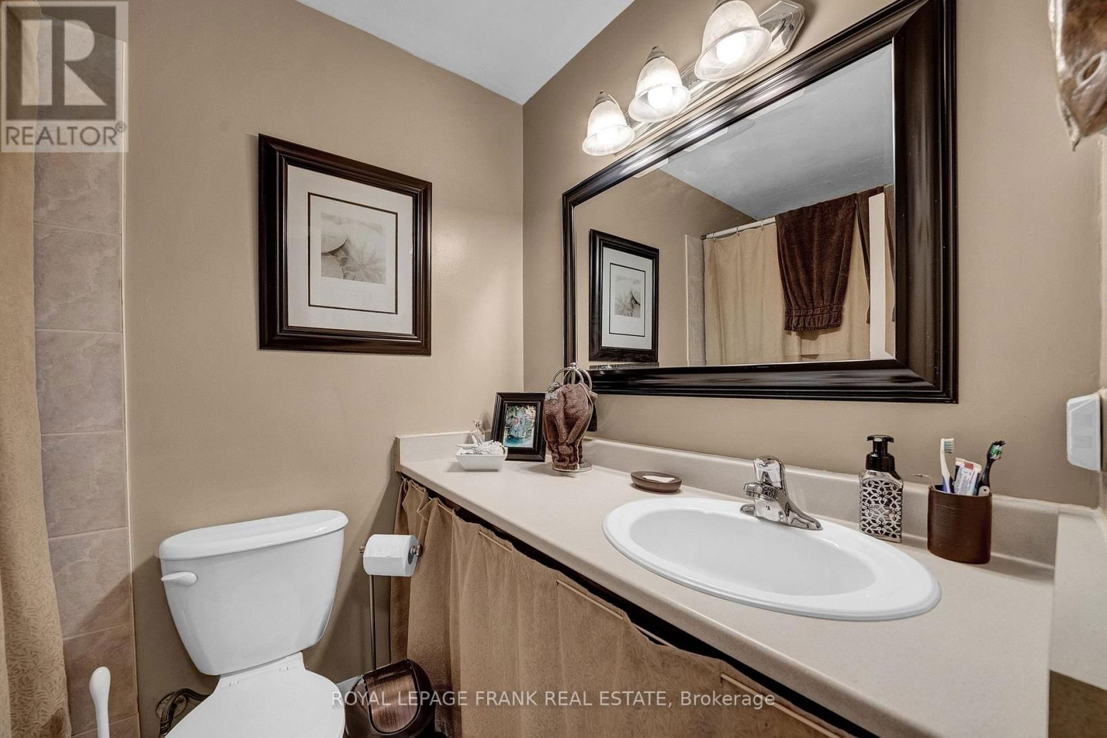 377 LINDEN STREET Image 15