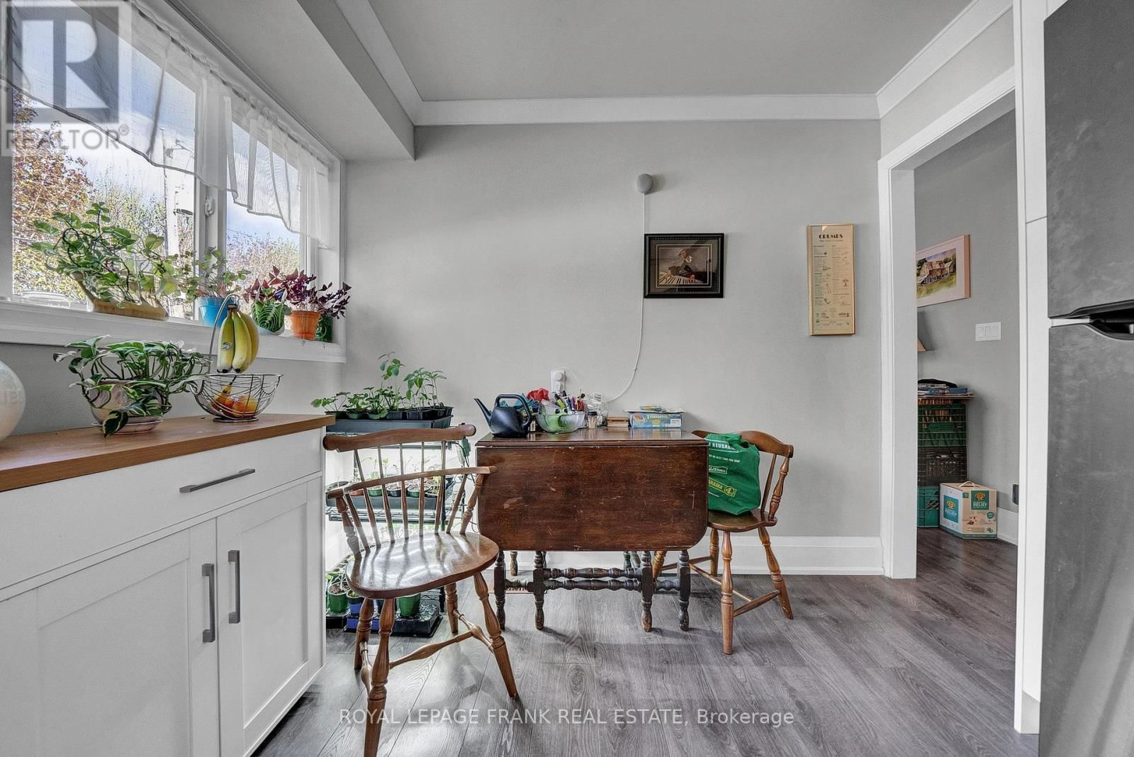 377 LINDEN STREET Image 17