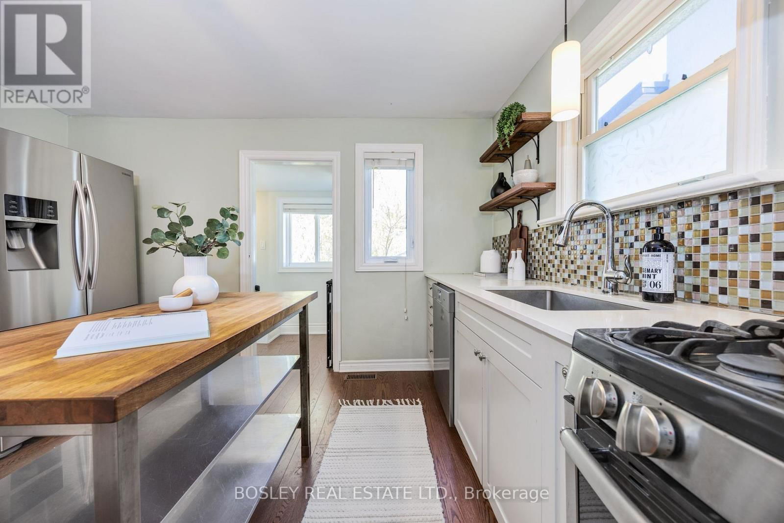 57 SANDOWN AVENUE Image 12