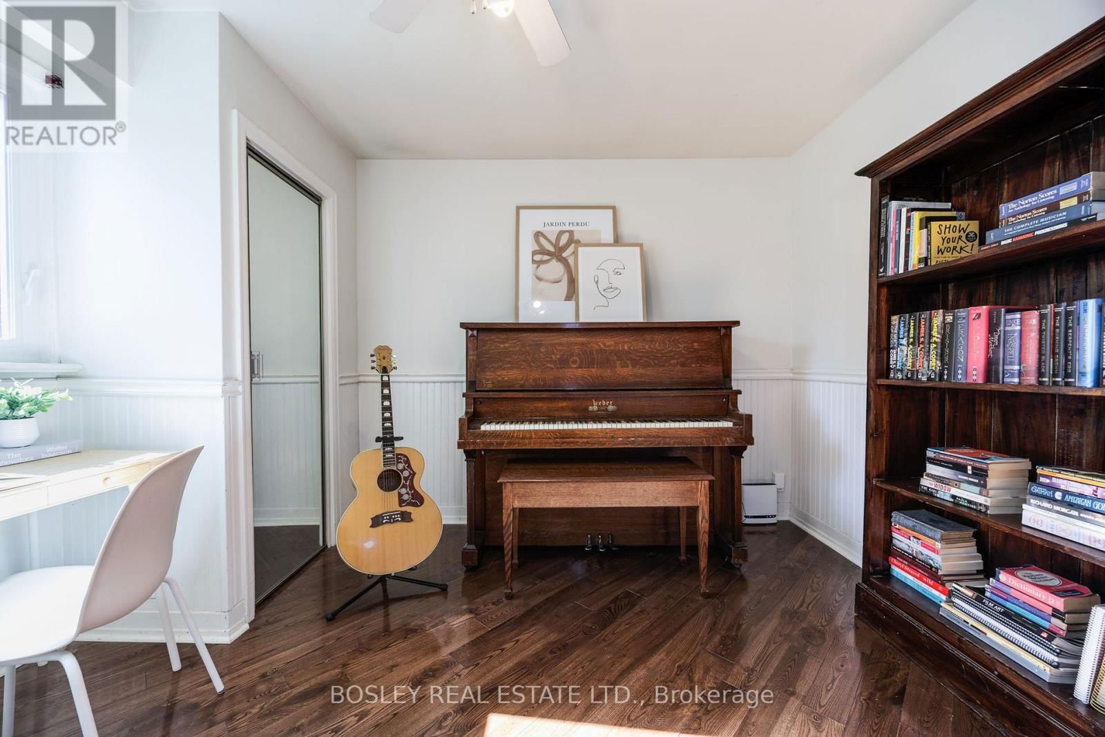 57 SANDOWN AVENUE Image 15