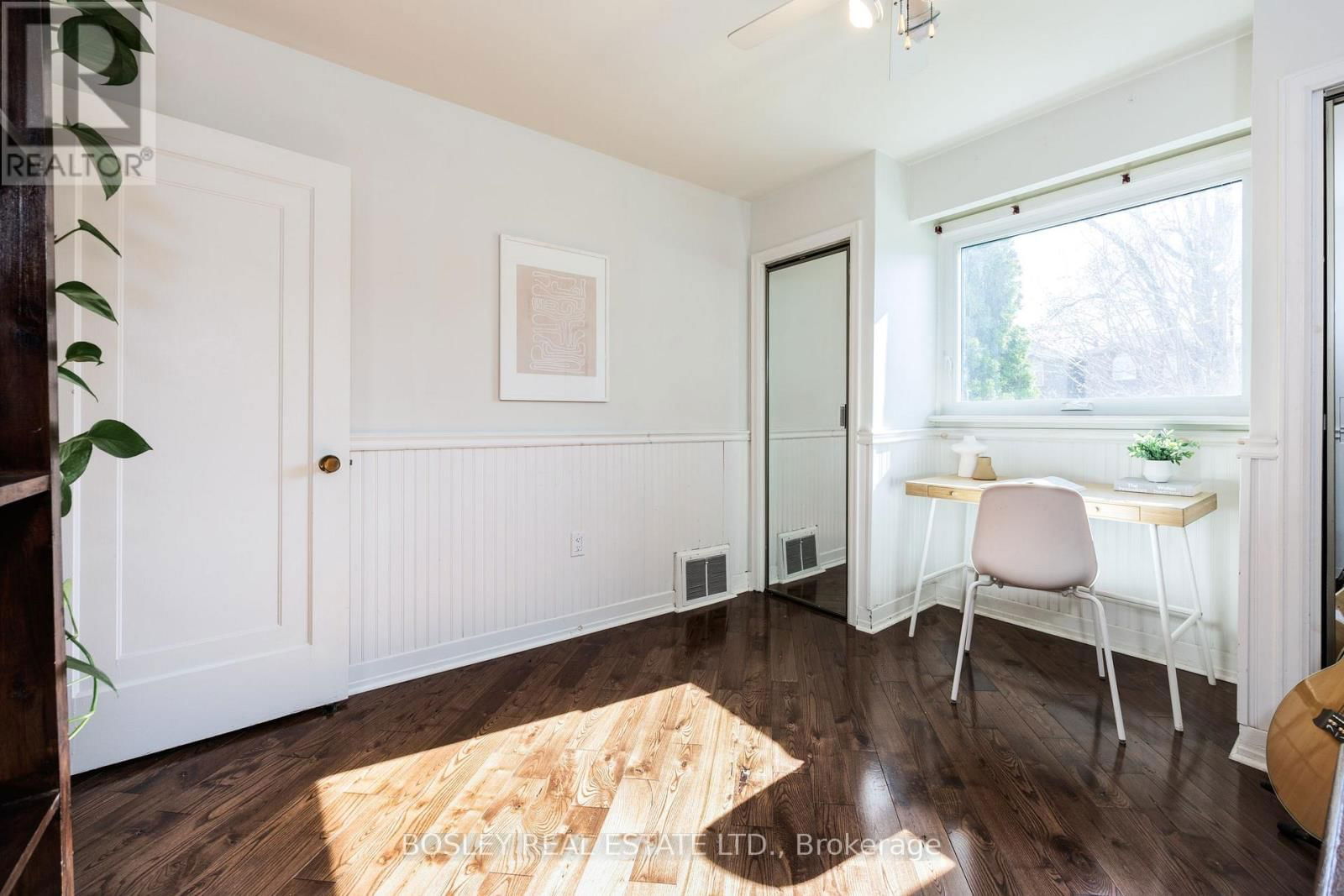 57 SANDOWN AVENUE Image 16
