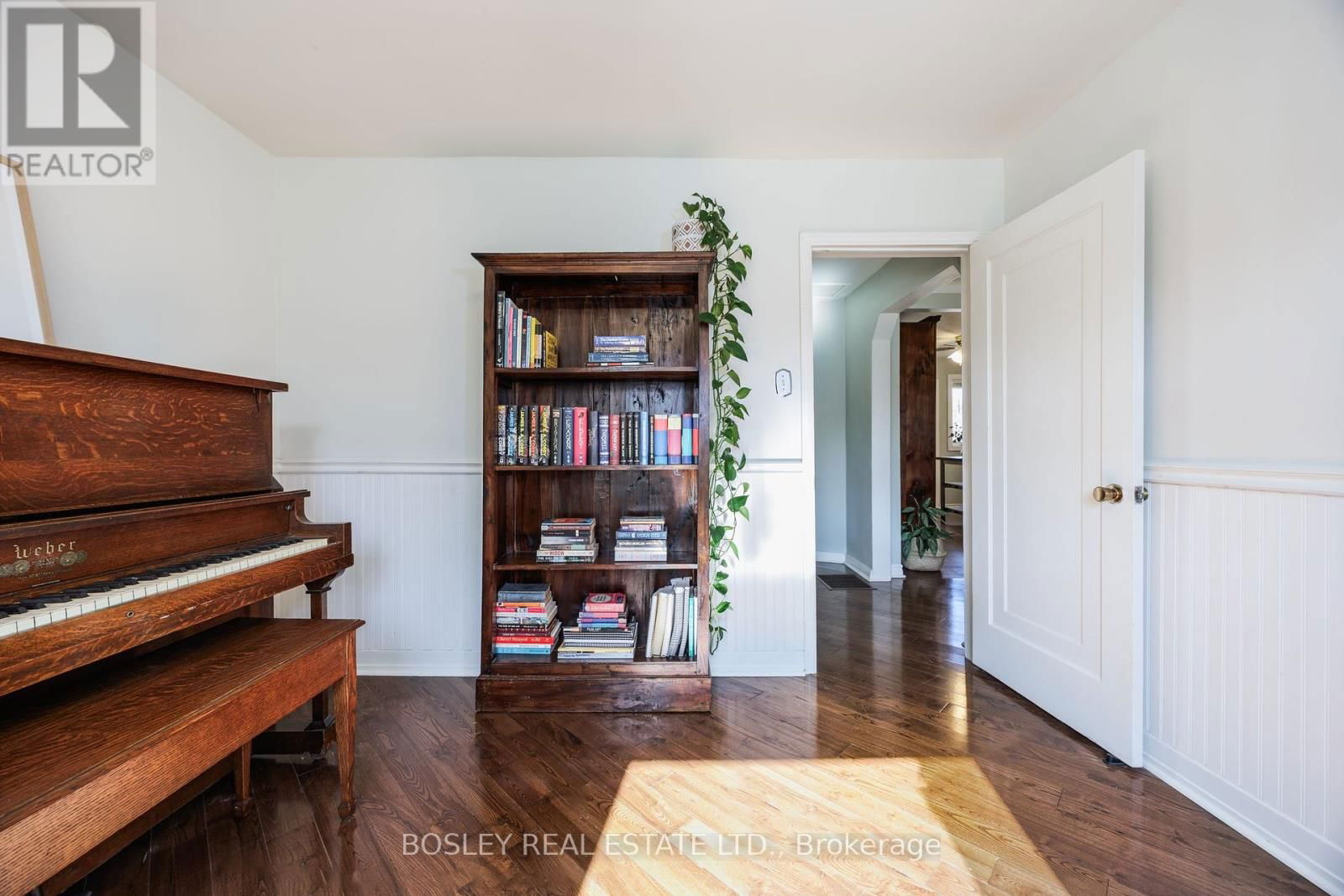 57 SANDOWN AVENUE Image 17