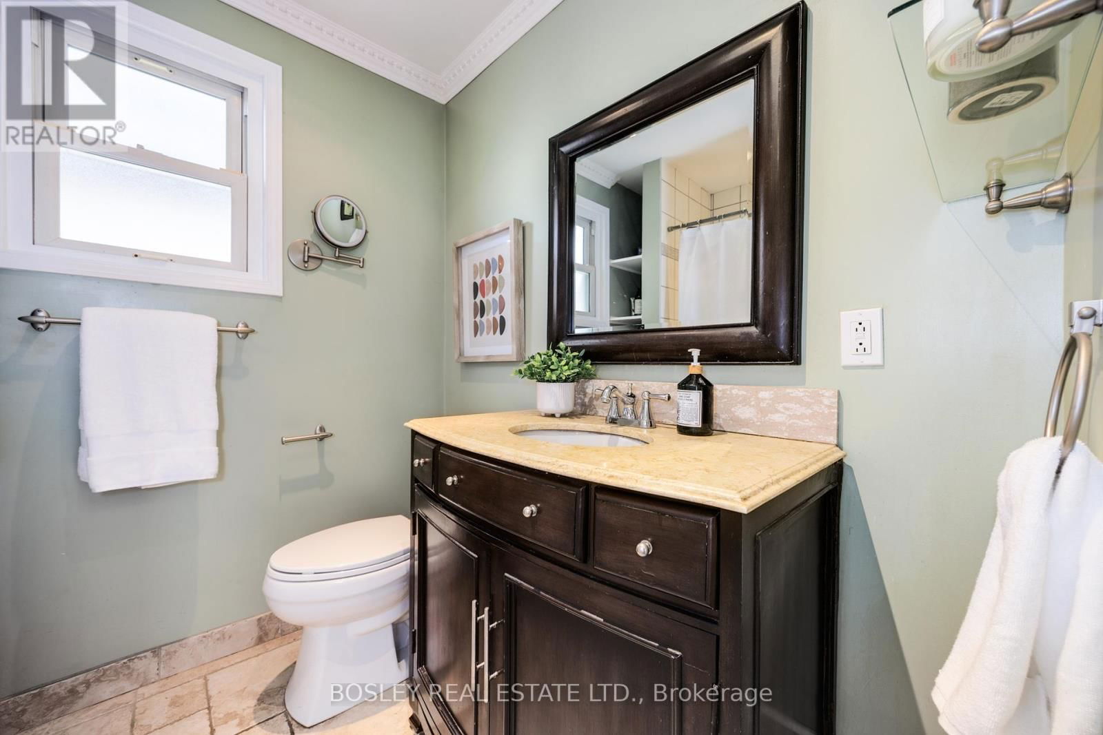 57 SANDOWN AVENUE Image 18