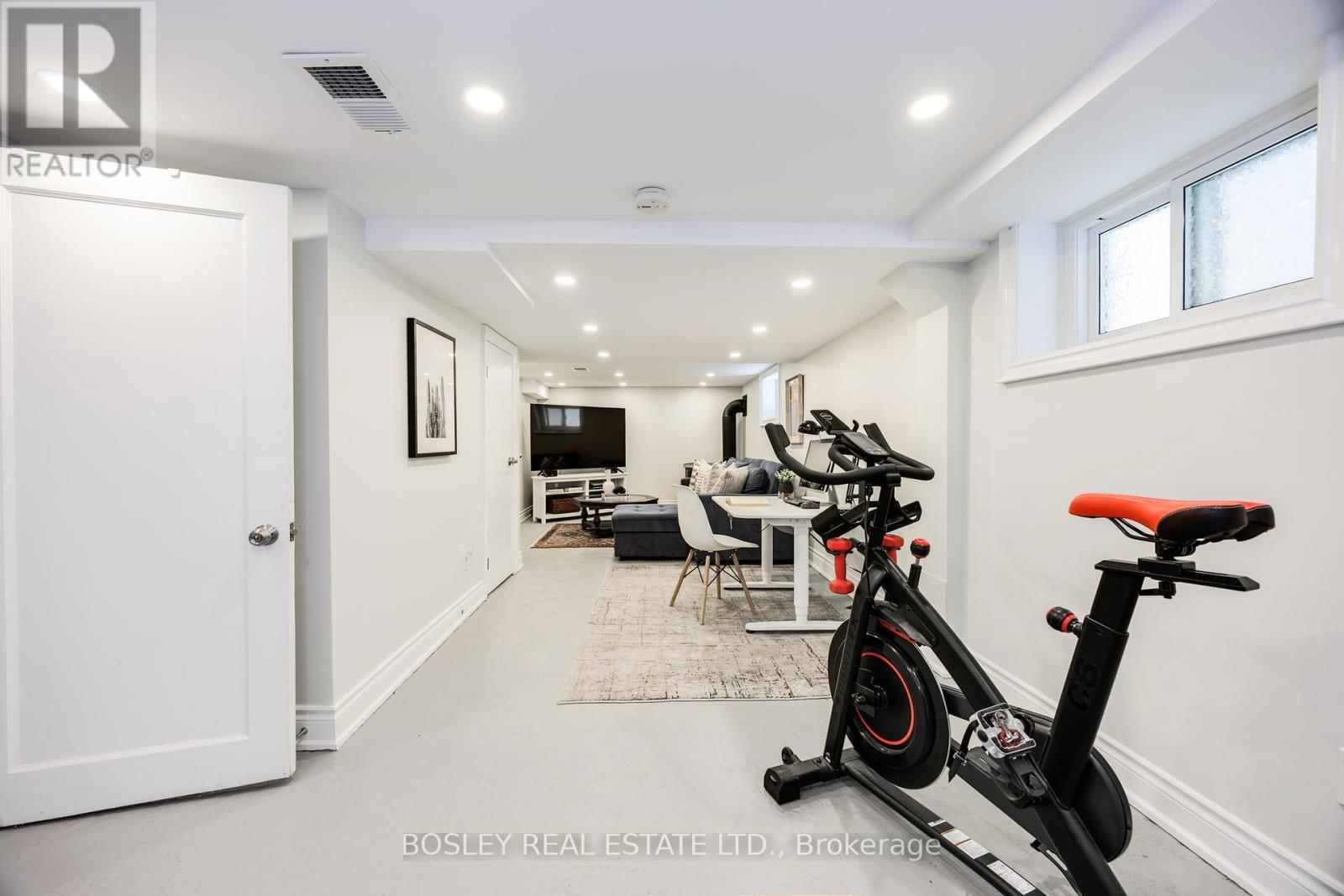 57 SANDOWN AVENUE Image 21