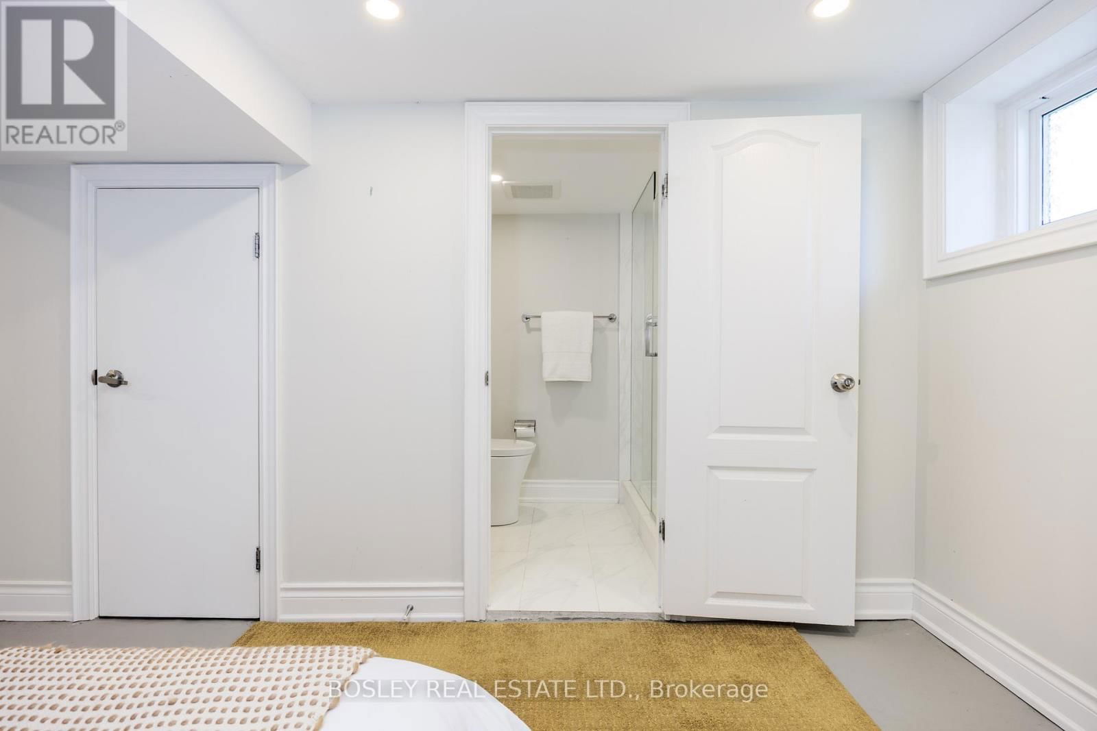 57 SANDOWN AVENUE Image 26