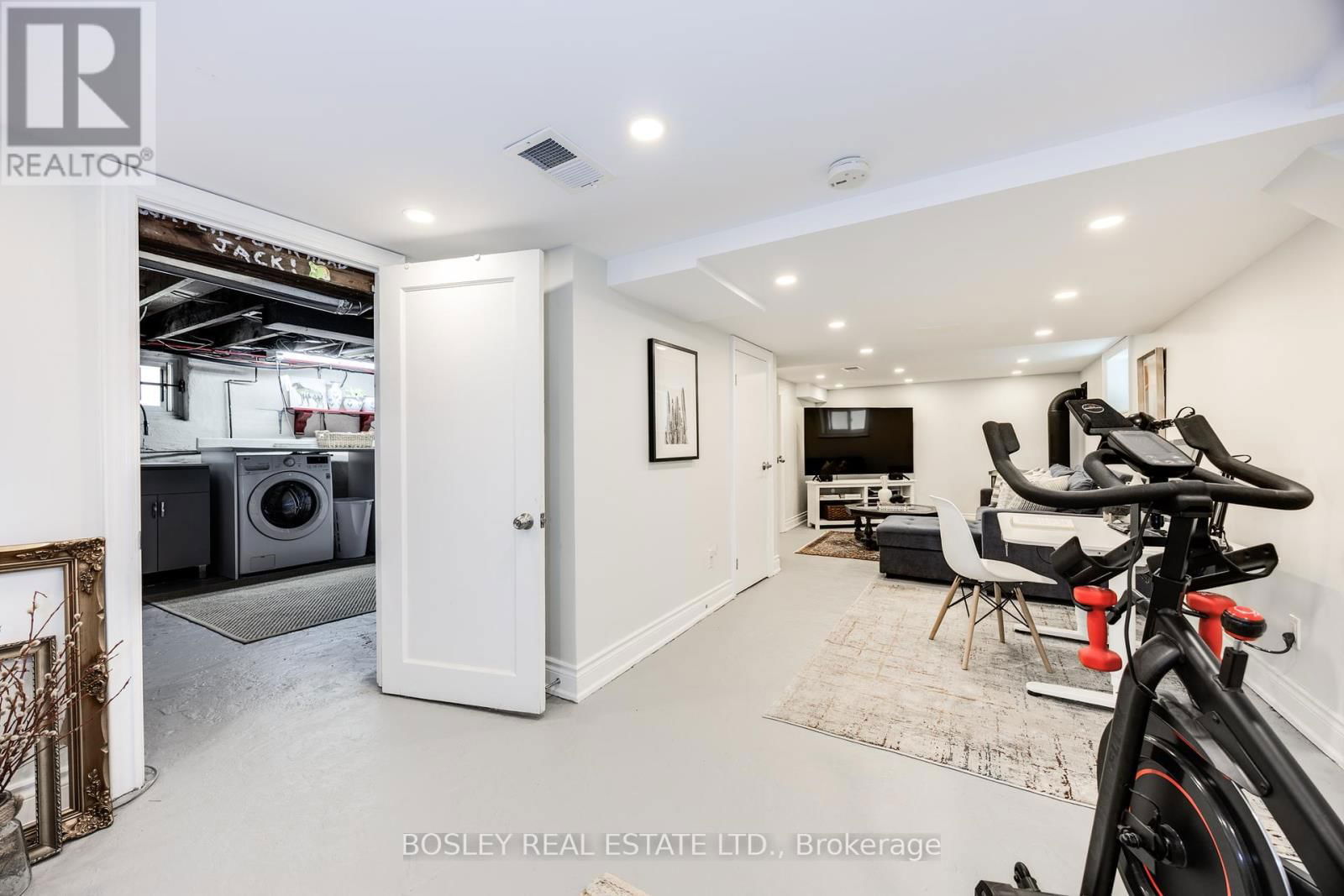 57 SANDOWN AVENUE Image 29