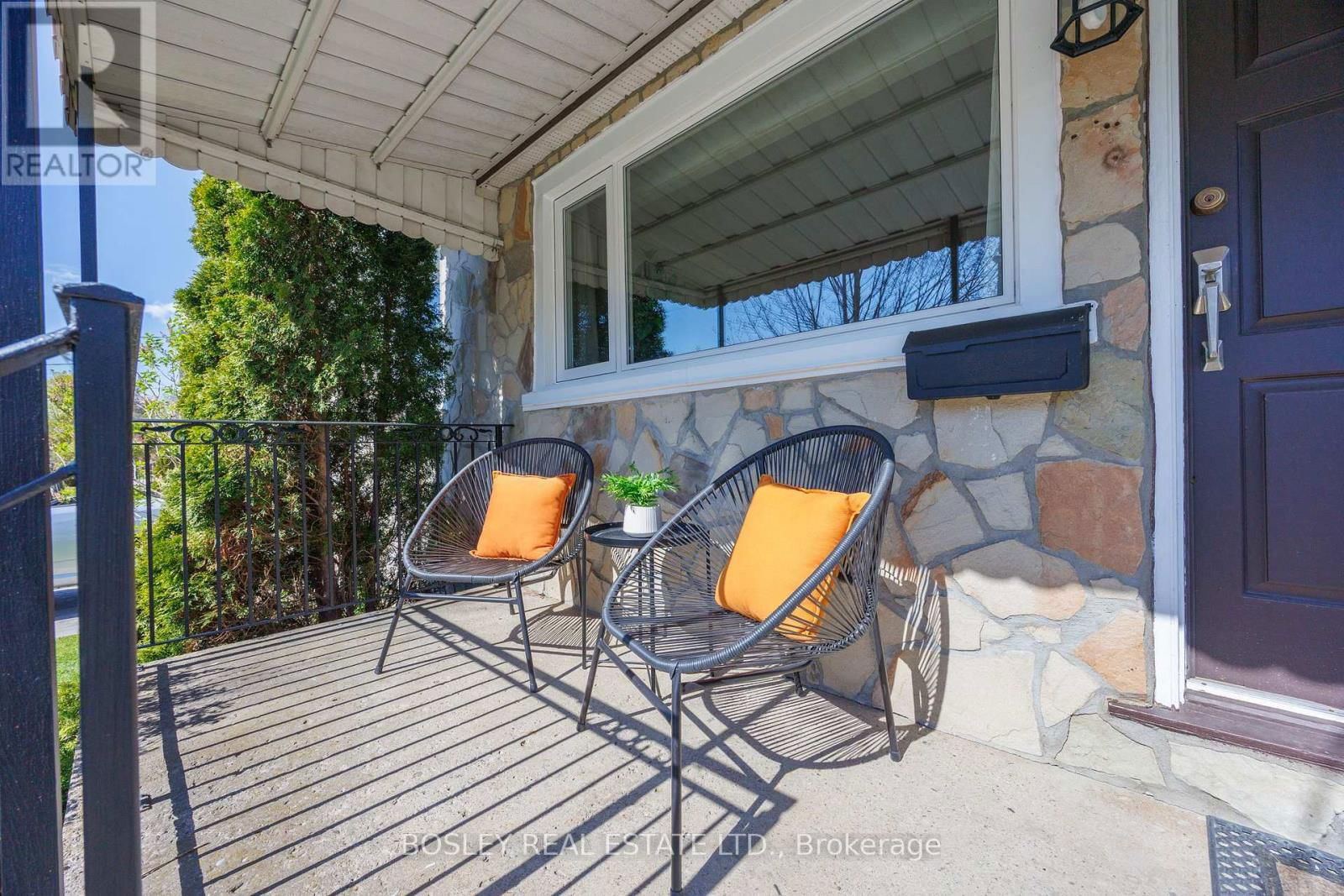 57 SANDOWN AVENUE Image 38