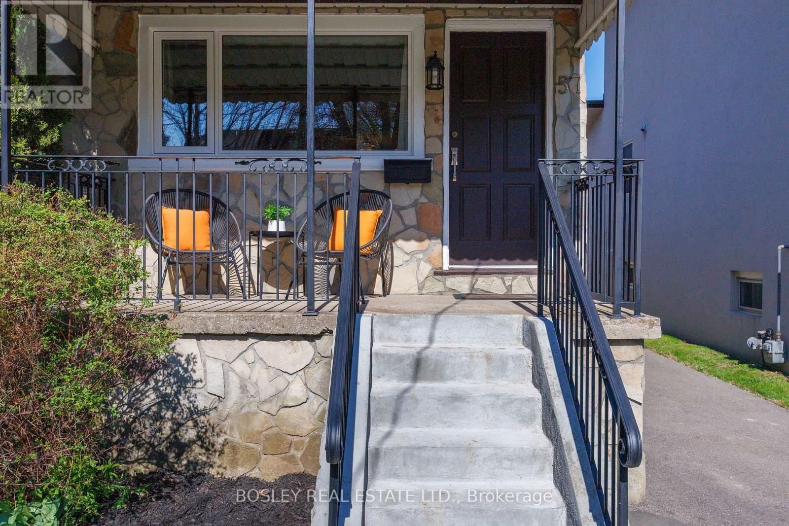 57 SANDOWN AVENUE Image 39