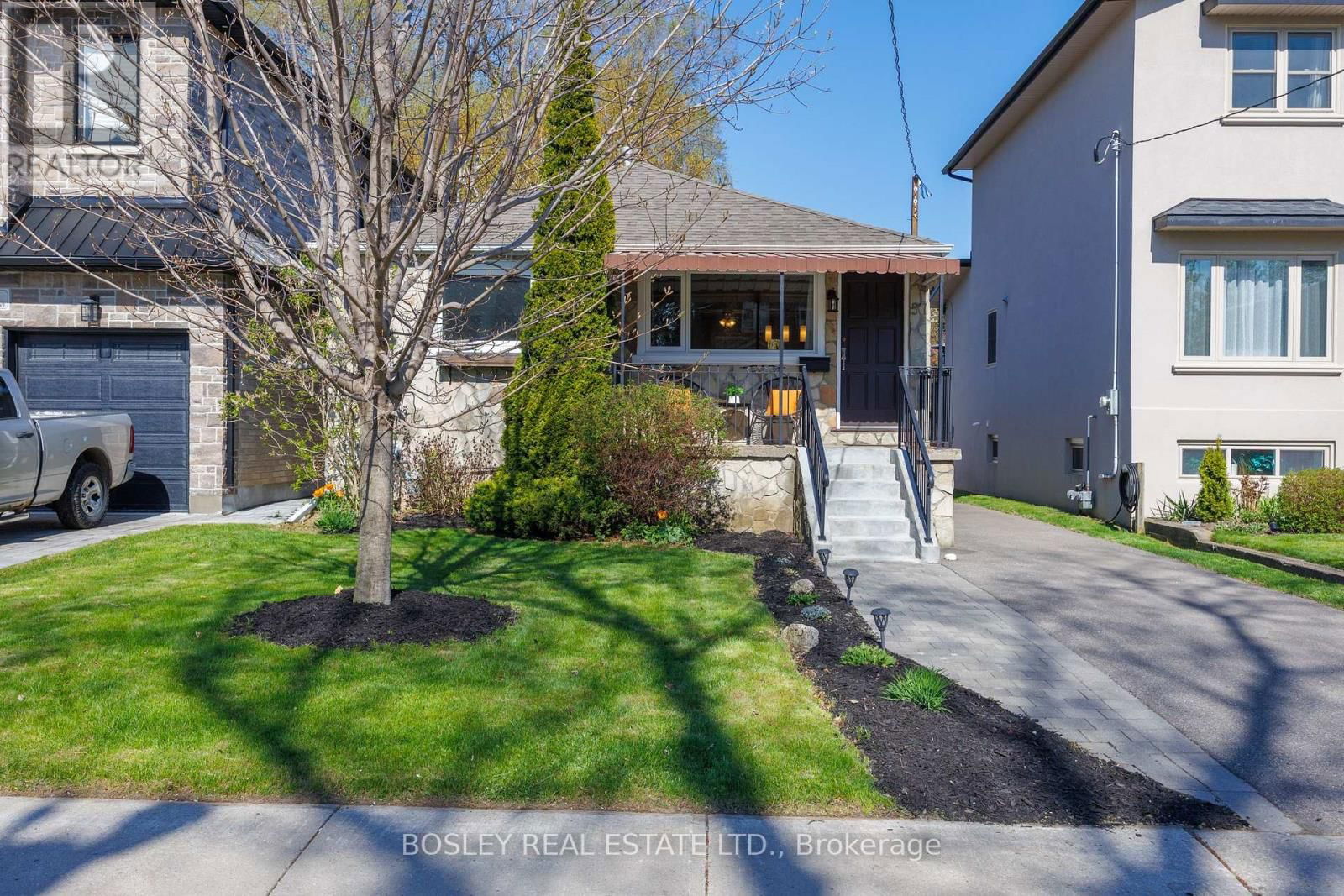 57 SANDOWN AVENUE Image 40