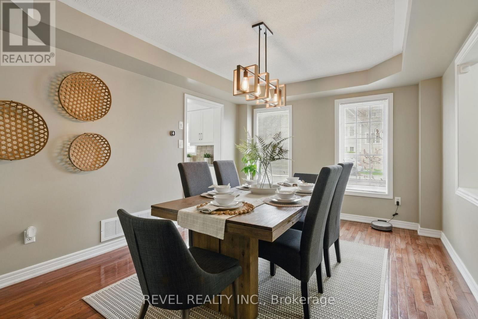 100 ASHBURY BOULEVARD Image 10