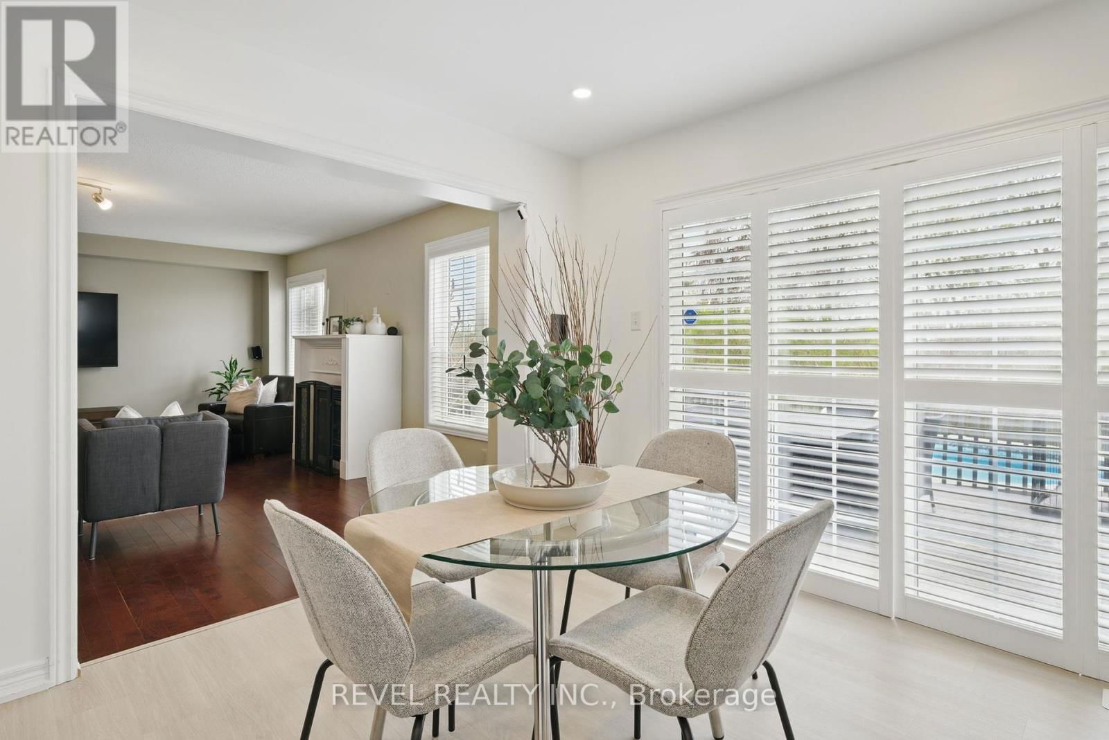 100 ASHBURY BOULEVARD Image 16