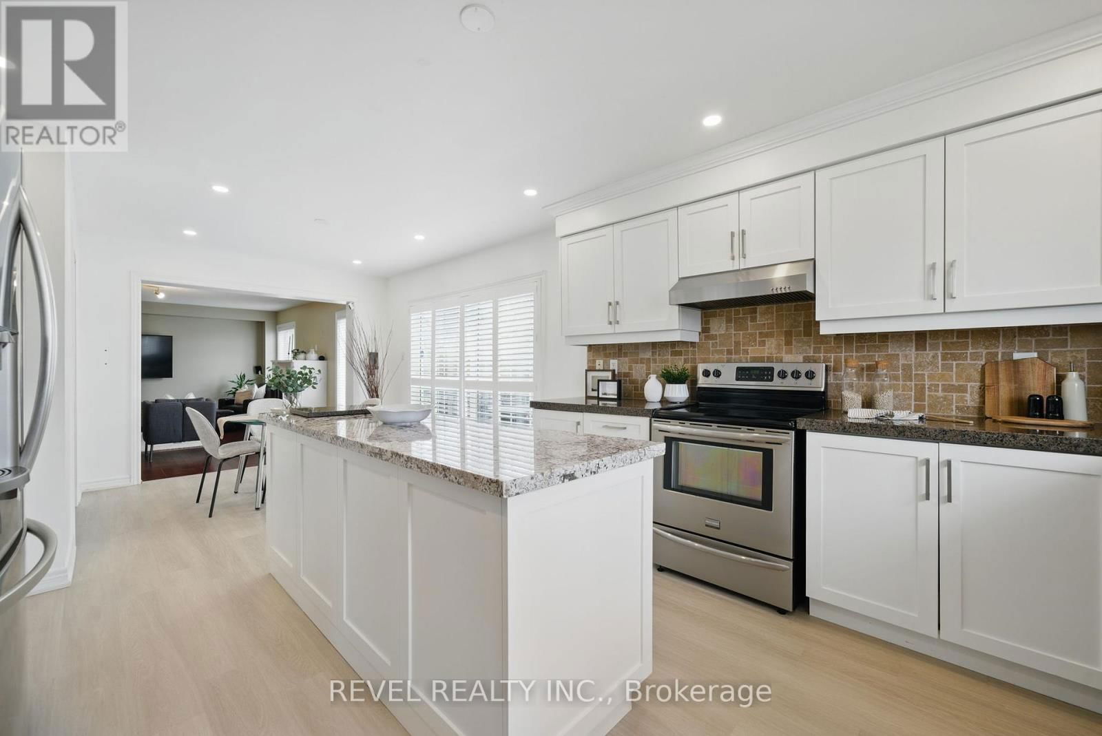 100 ASHBURY BOULEVARD Image 18