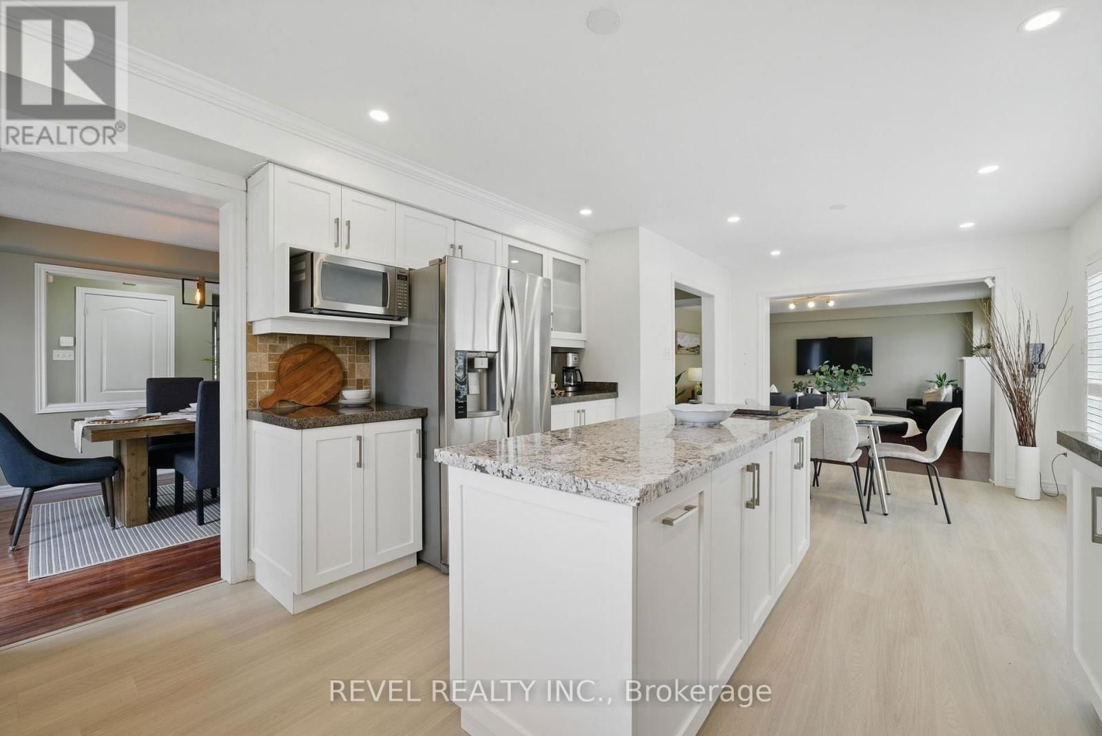 100 ASHBURY BOULEVARD Image 19