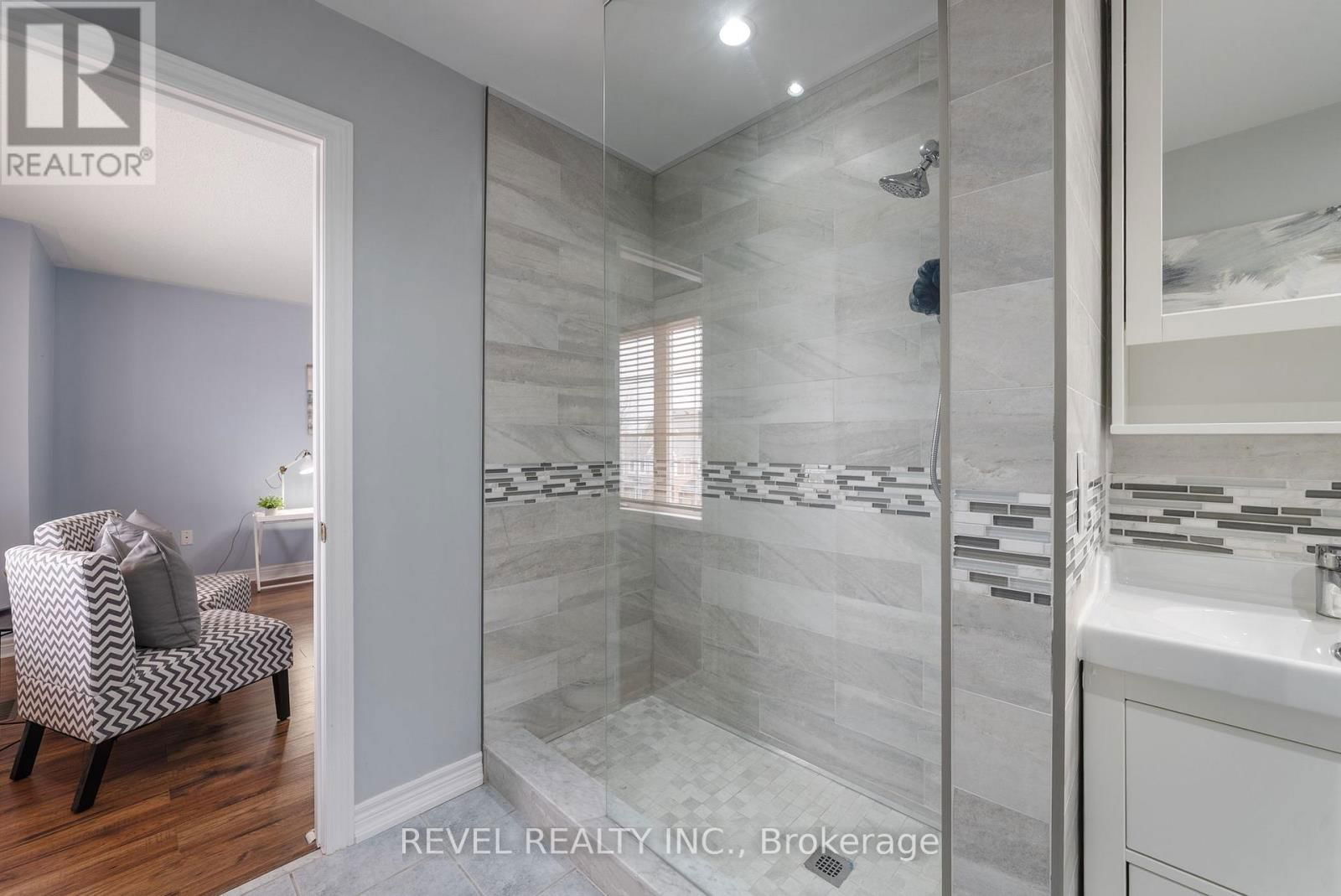 100 ASHBURY BOULEVARD Image 25