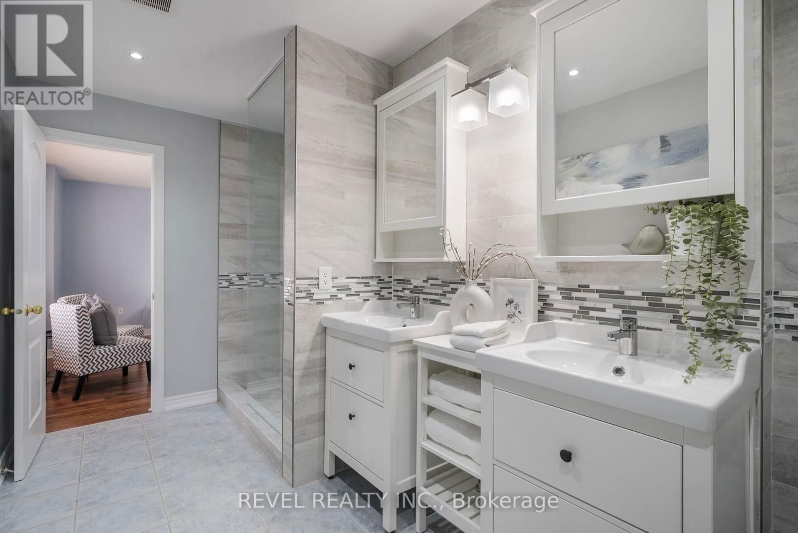 100 ASHBURY BOULEVARD Image 26